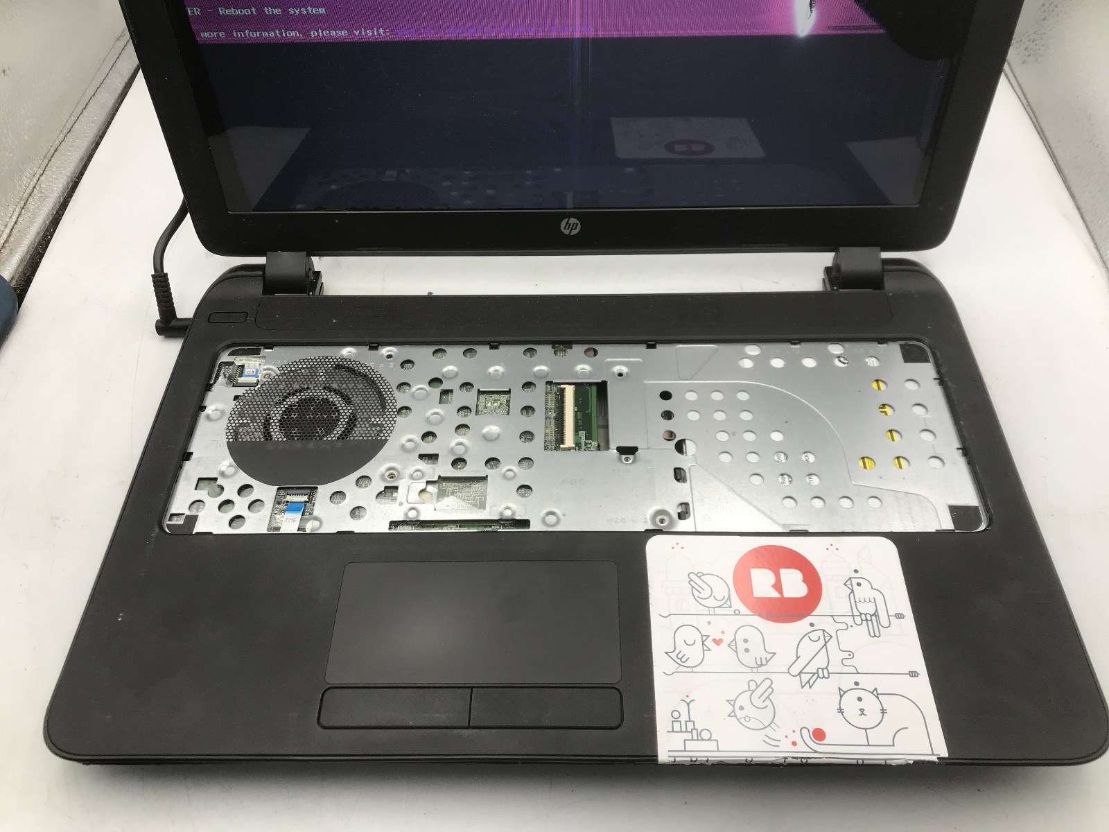 HP 15 F305DX – FOR PARTS/BROKEN LCD – AMD A6 5200 – NO RAM -READ DESCRIPTION- BB