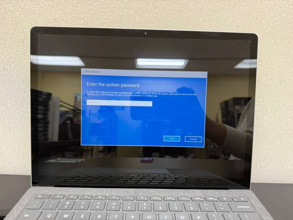 Surface Laptop 3 13.5″ i7 16GB 512GB – BIOS Locked – Used – As-Is