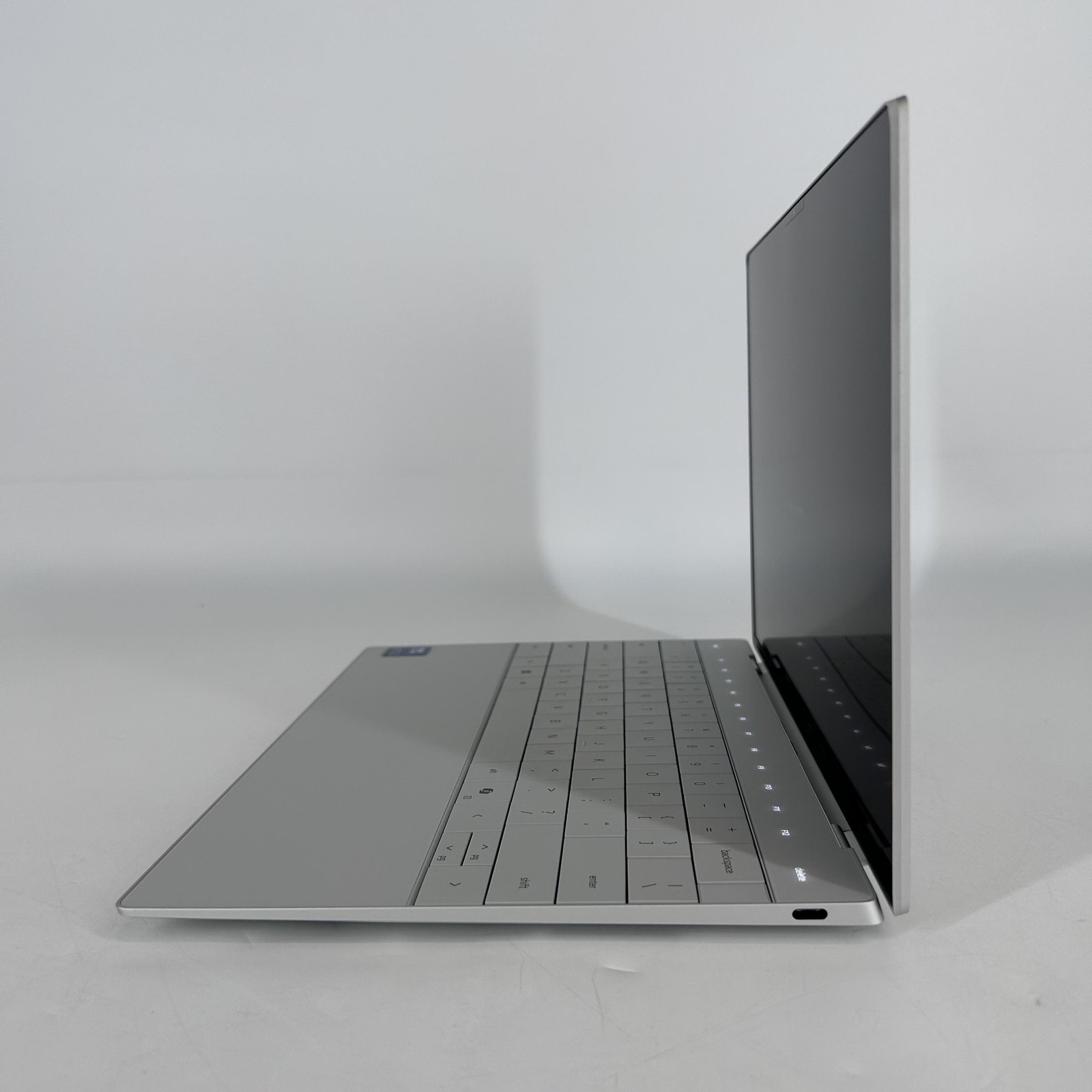 Dell XPS 13 9350 Silver FHD+ 2.2 GHz Ultra 7 258V 32GB RAM 1TB SSD Excellent