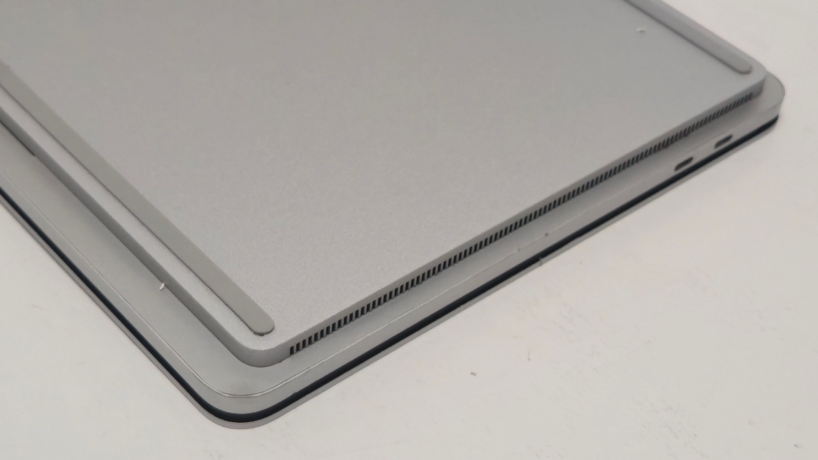 Surface Laptop Studio 1964 Core i7-11370H 32GB RAM 1TB SSD 14.4″ A2000 GPU 4 GB