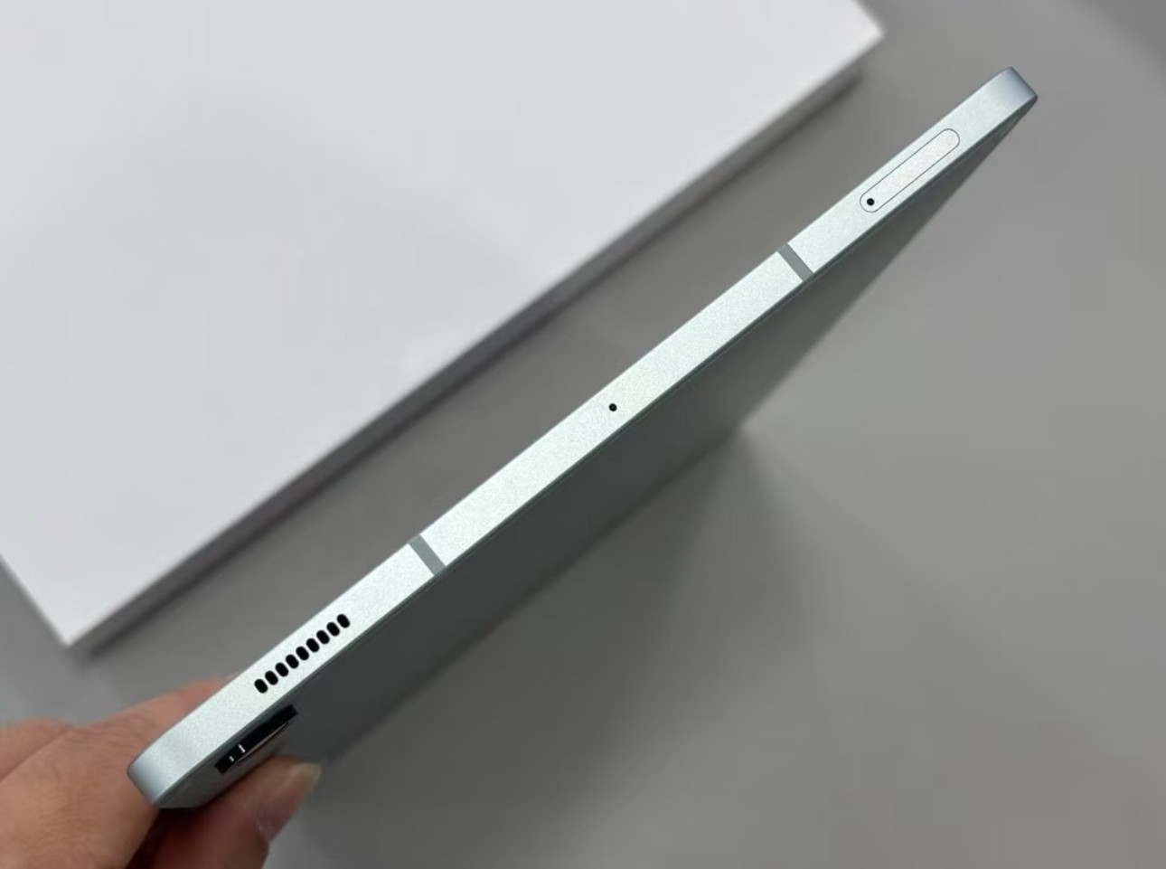Samsung Galaxy Tab S9 FE 10.9″ 120Hz LCD Snapdragon 7 Gen 1 Wi-Fi Tablet