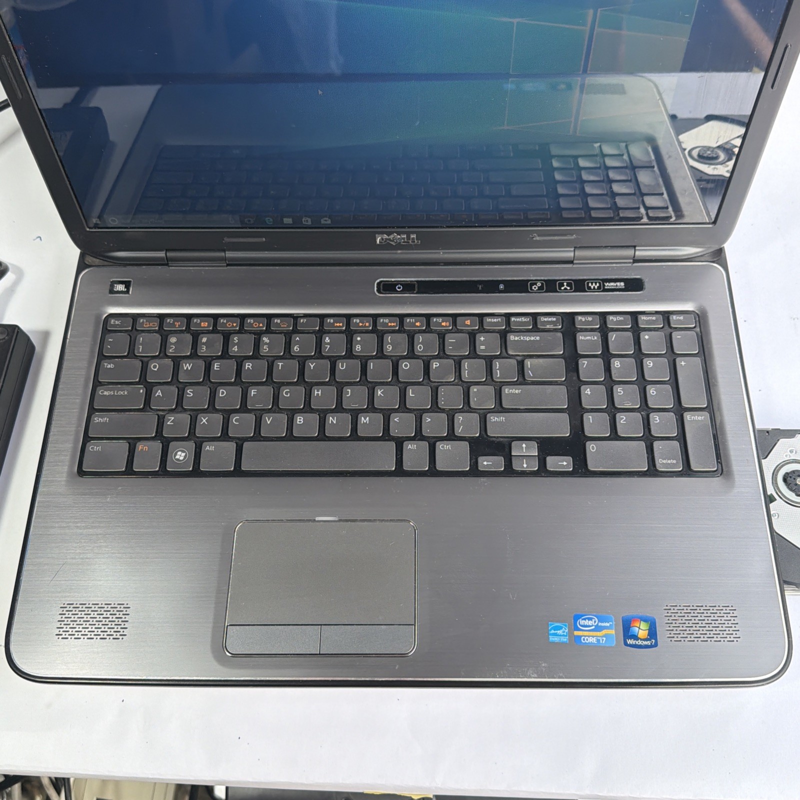 Dell XPS L702X 17.3” Laptop i7-2630QM, GT 550M, 8GB DDR3, Blueray Drive, Win 10