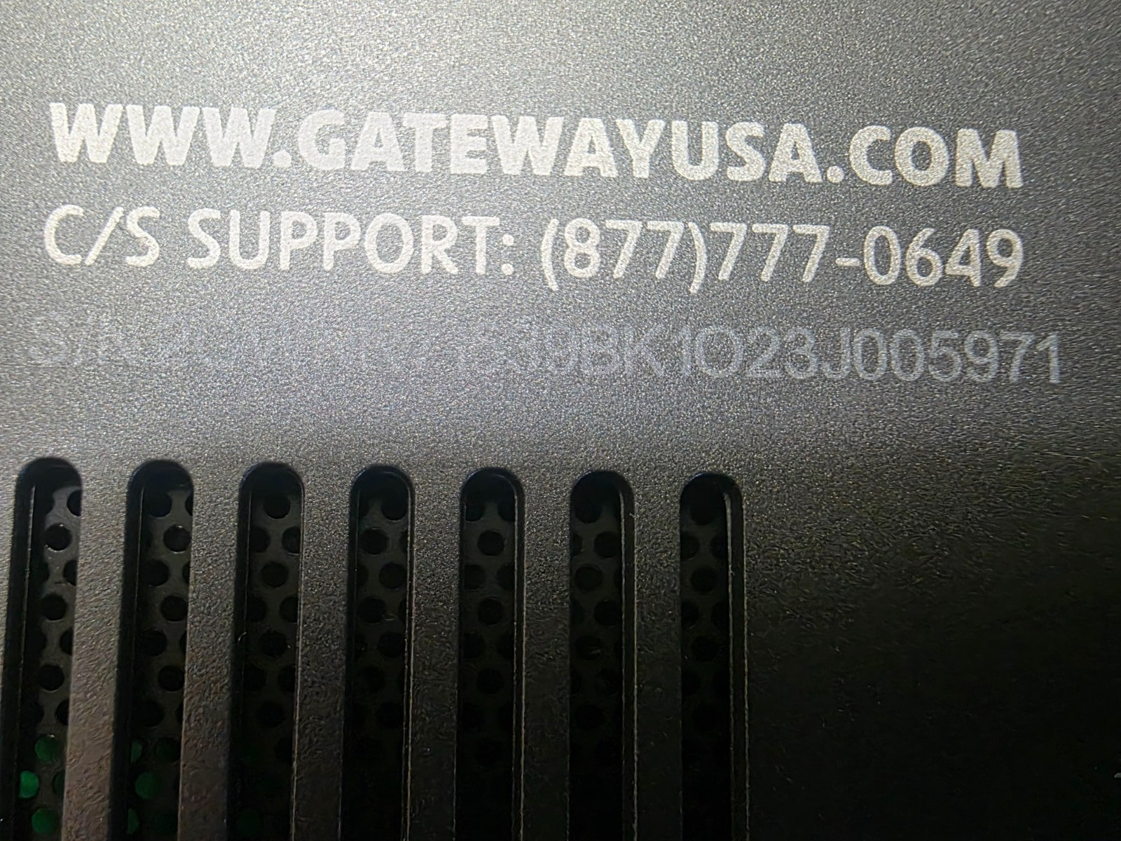 Gateway GWNR71539-BK 15.6″ FHD Ryzen 7 3700U 2.3GHz AMD Radeon RX Vega 10 16GB