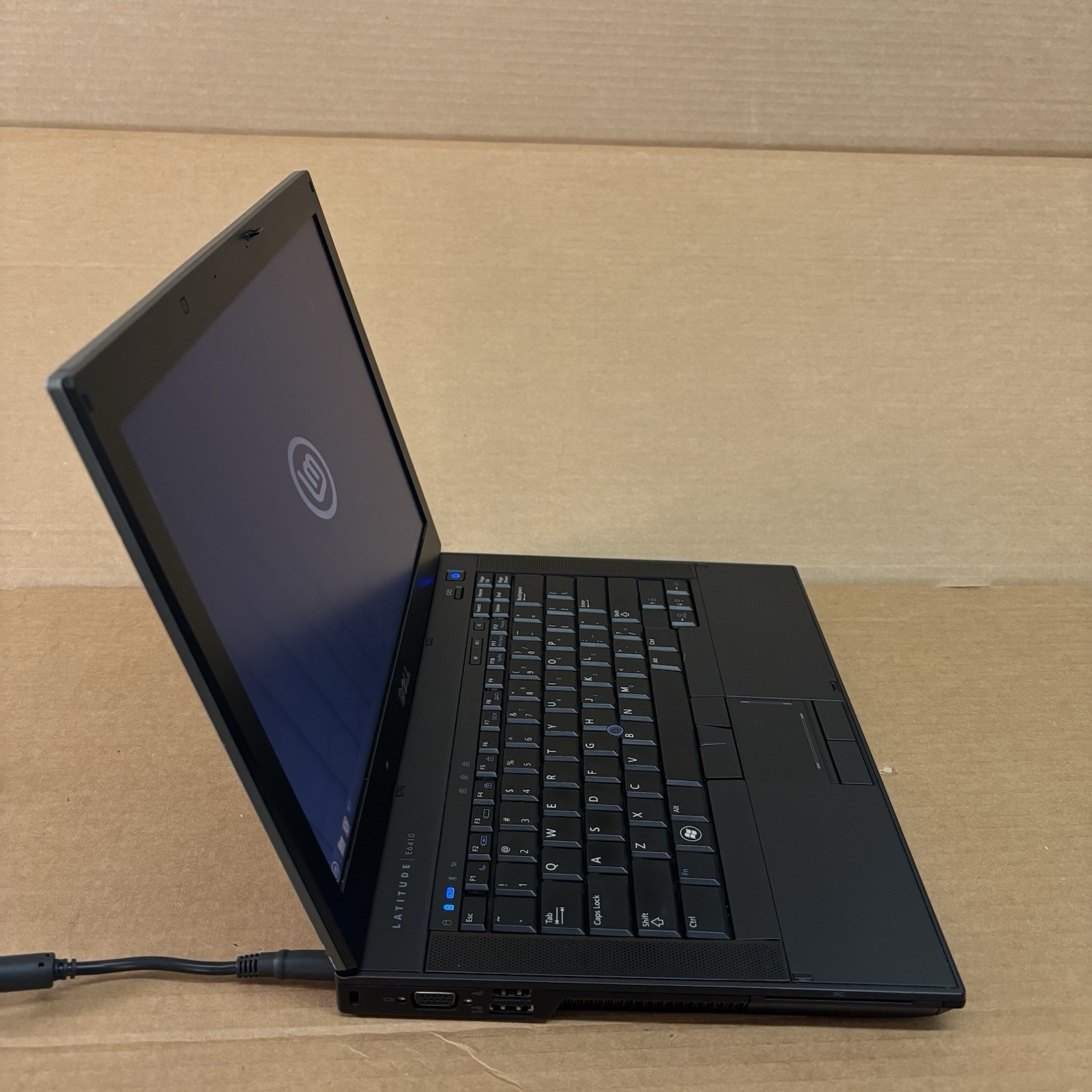 Dell Latitude E6410 14″ i5-560 3.9GB 129GB SSD NVS 3100M Linux Mint Black/Gray