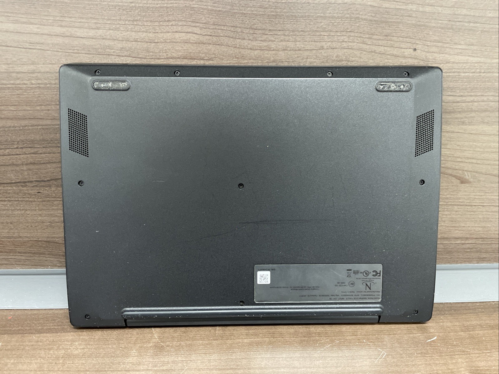 Lenovo Ideapad 3 11.6″ HD (AMD A6-9220C, 4GB RAM, 32GB eMMC) 82H40000US