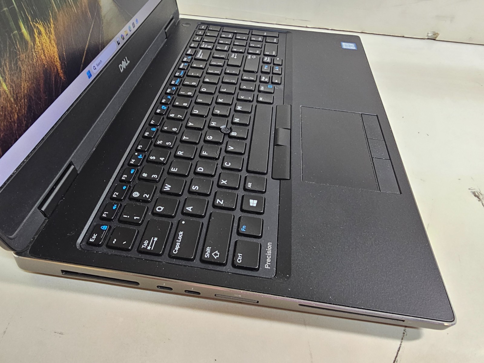 Dell Precision 7530 Laptop – 2.6 GHz i7-8850H 16GB 256GB SSD Cam P1000 15.6″ SP1