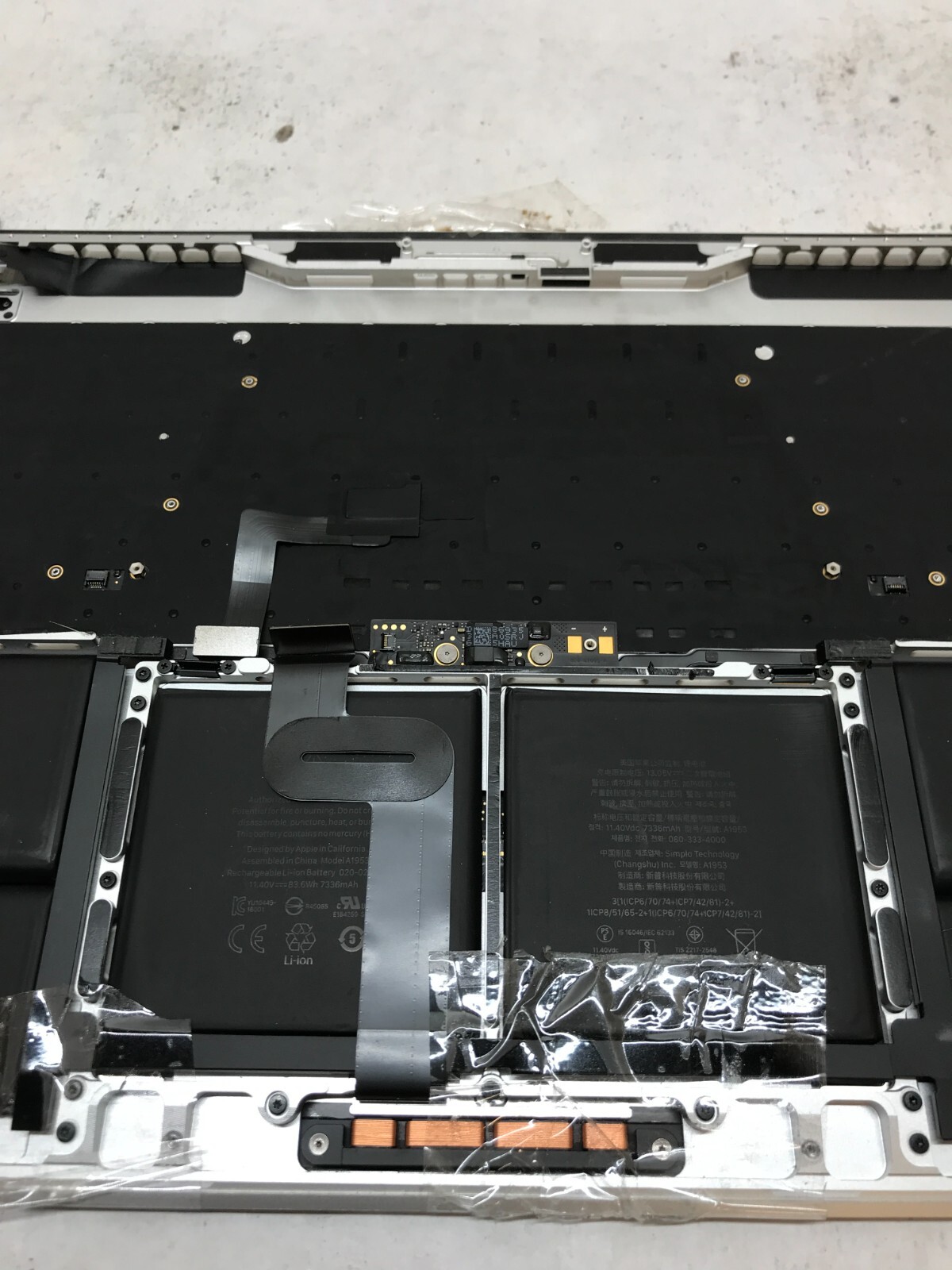 Apple MacBook Pro Touch/2018 A1990 Palmrest NO MOTHERBOARD For Parts/Repair- -DW