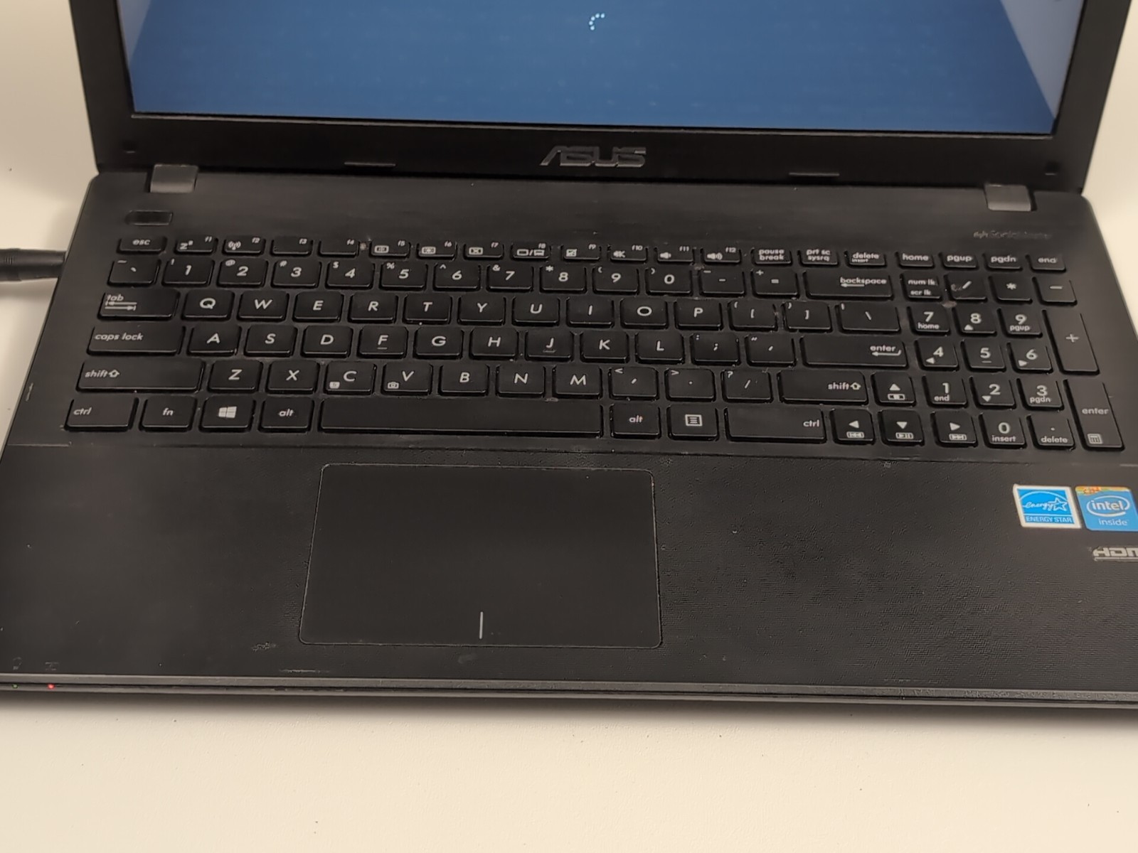 ASUS X551M 15.6 Intel Celeron N2840 @ 2.16GHz 500Gb 4 GB RAM No Power Adapter