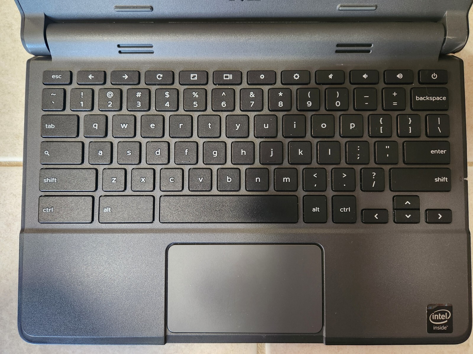 DELL CHROMEBOOK 11 NOTEBOOK PC COMPUTER P22T POWERS ON NO CHARGER PARTS ONLY!