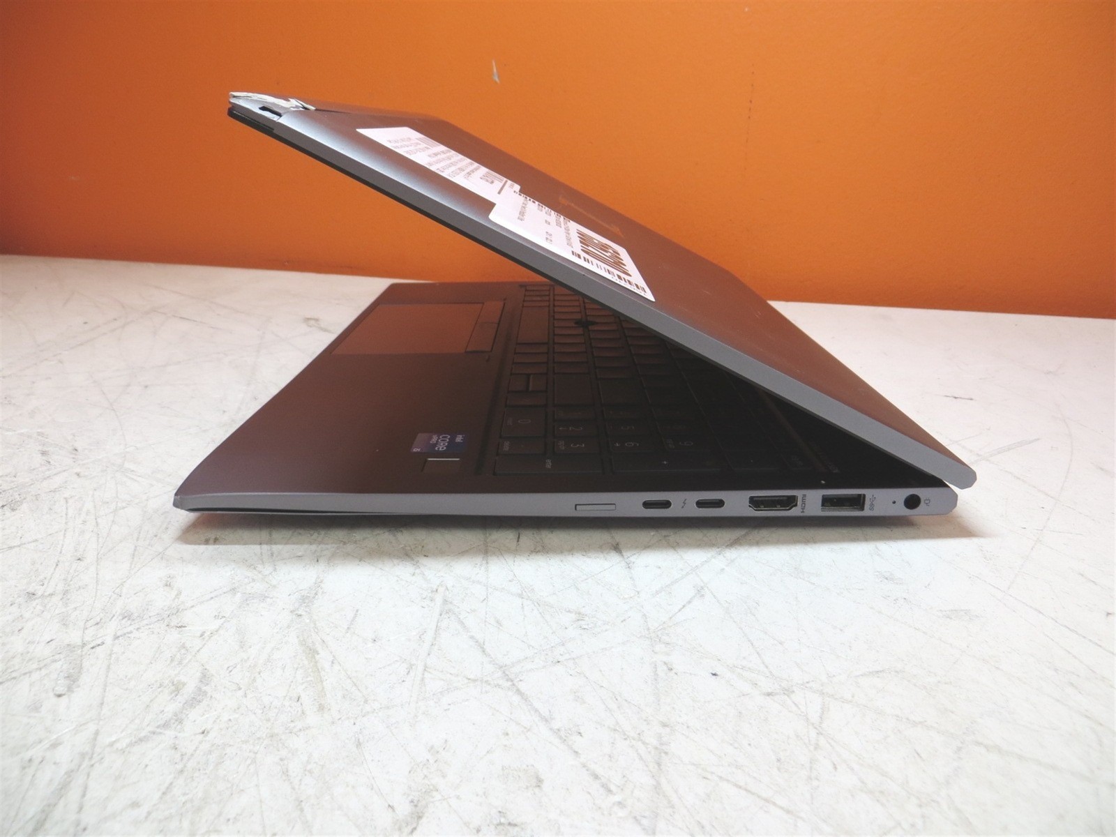 Scratched LCD HP ZBook Firefly 15 G8 Intel i5-1145G7 2.6GHz 16GB 256GB T500 GPU