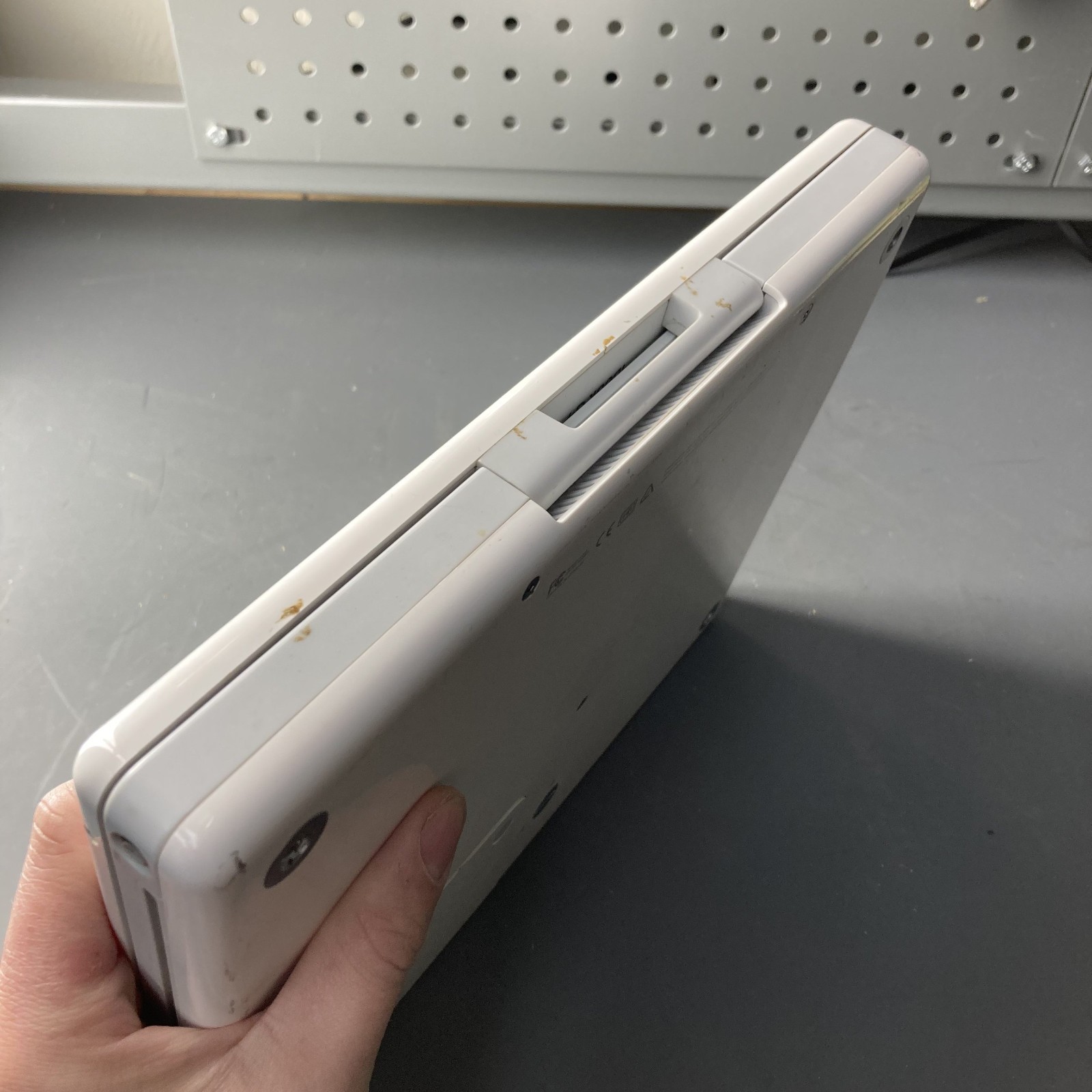 Apple iBook A1054 G4 PowerPC@1.20GHz 1.25GB Ram 30GB HDD OS 109 Battery Cycles