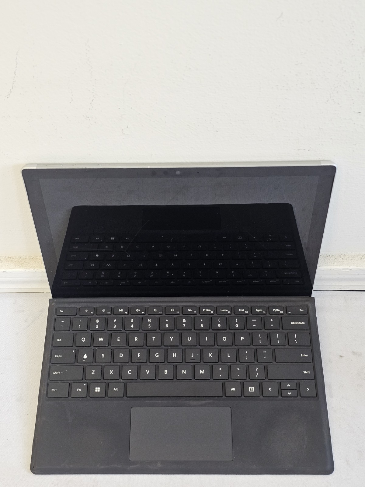 Microsoft Surface Pro 5 1796 – Intel i5 Gen 7 – 4GB RAM – 128GB SSD Win 11 READ