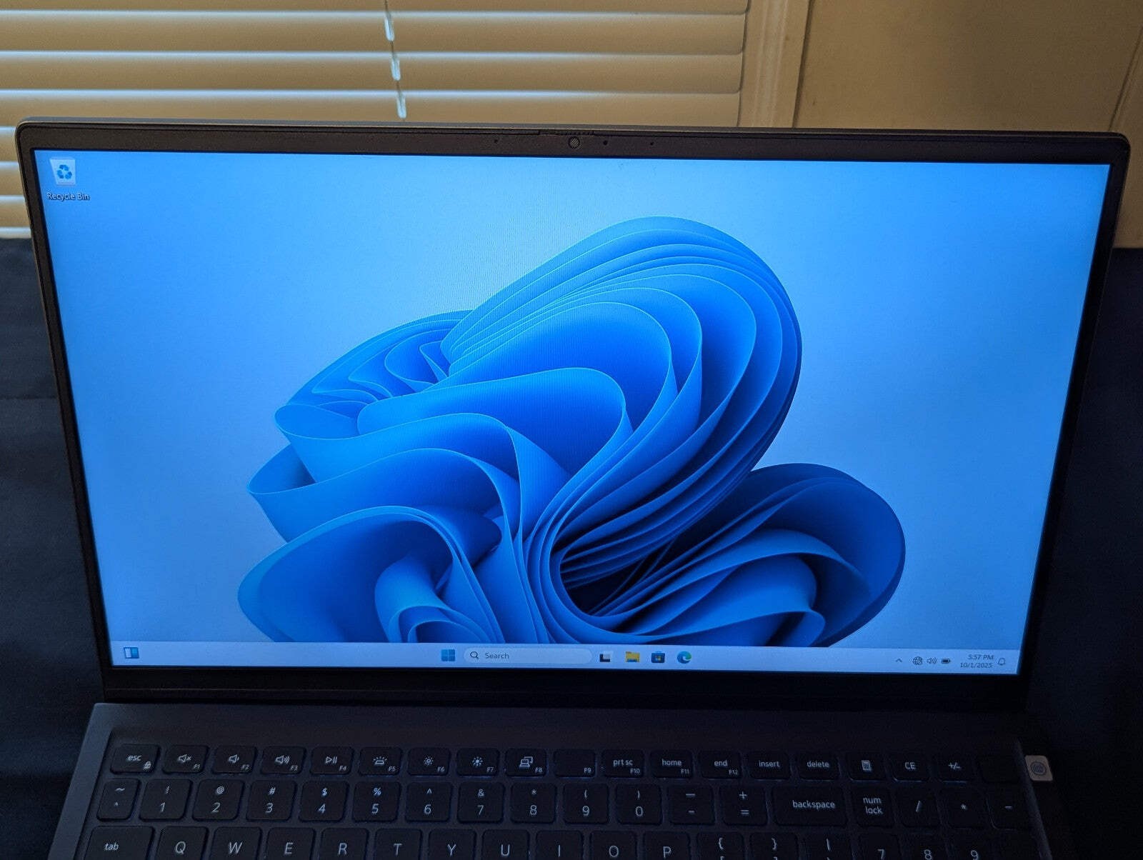 Dell Laptop – Vostro 15 5510 – i5-11320H 16GB 256GB SSD 15.6 FHD W11P