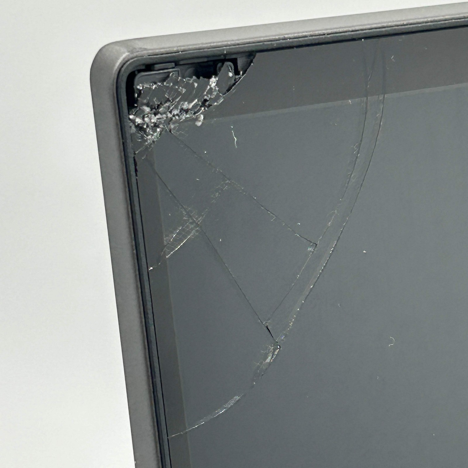 Broken Lenovo IdeaPad Flex 5 14ARE05 Ryzen 5 4500U 2.4GHz 16GB RAM 256GB CRACKED