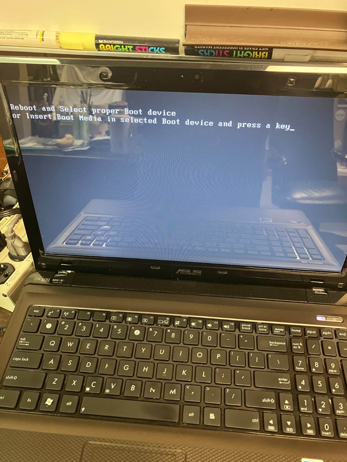 Asus K52F Intel Core i3-M370 2.40GHz No RAM 15.6″ No Battery No HDD FOR PARTS
