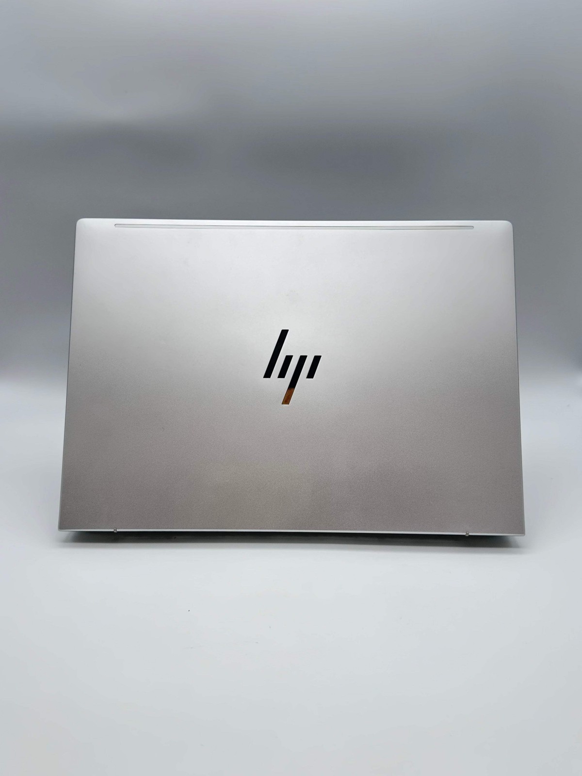 HP EliteBook 6 G1a 14″ Ryzen 5 PRO 230 32GB RAM 256GB SSD Radeon 760M Silver
