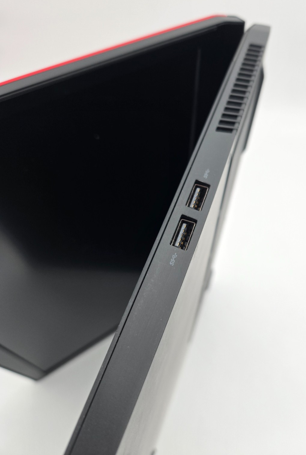 Alienware M17 17.3″ UHD | i9-8950HK | 32GB | 1TB SSD | RTX 2080 Max-Q | READ