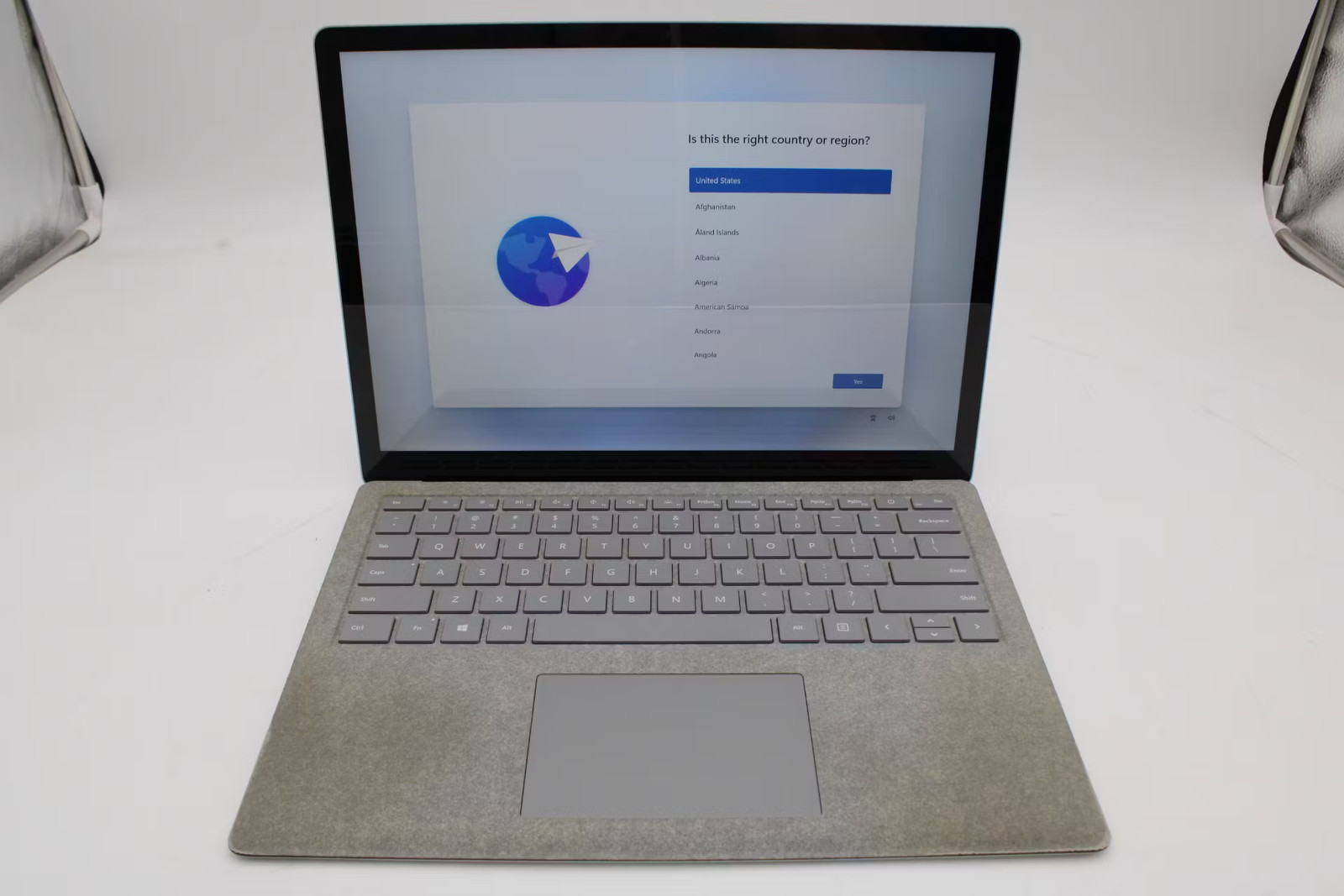 Microsoft Surface Laptop Used 13.5″ i7-7660U, 256GB NVMe, 8GB RAM