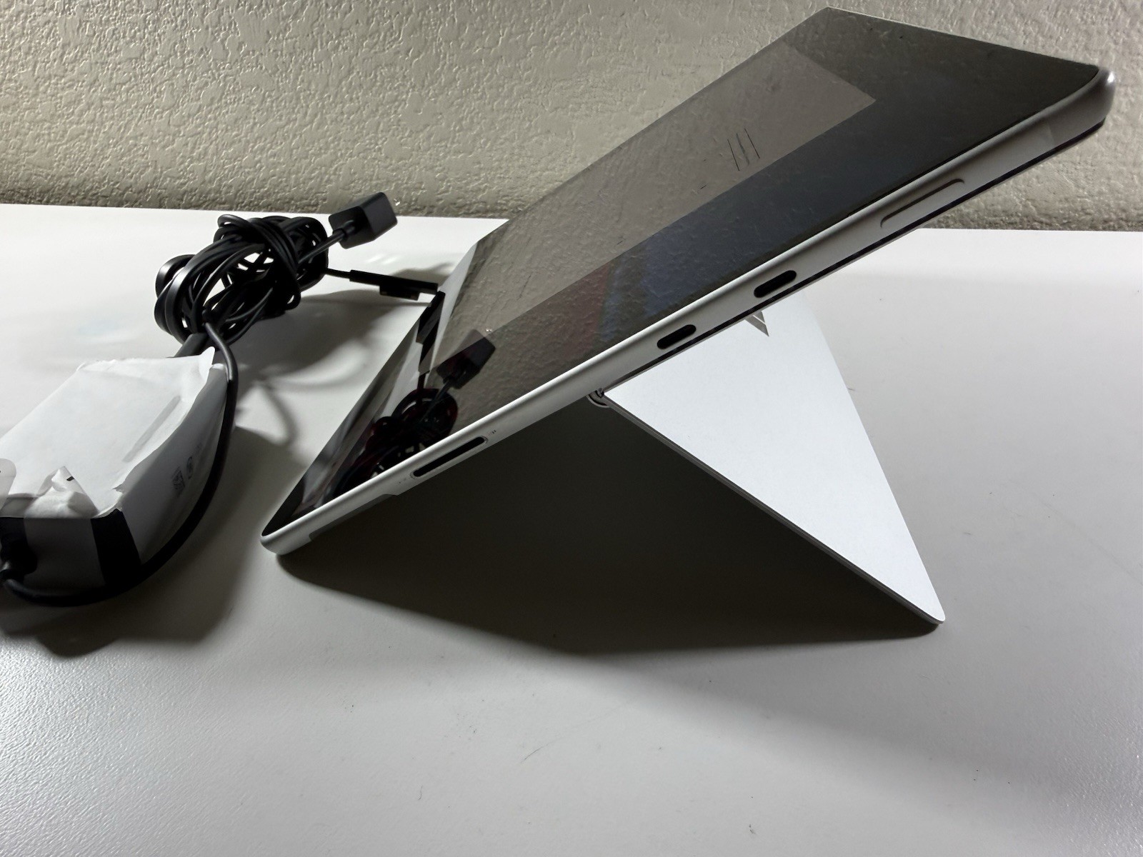 Microsoft Surface Pro 8 (1982) i5-1145G7 – 16GB RAM – 256GB 120Hz – Win 11 Pro