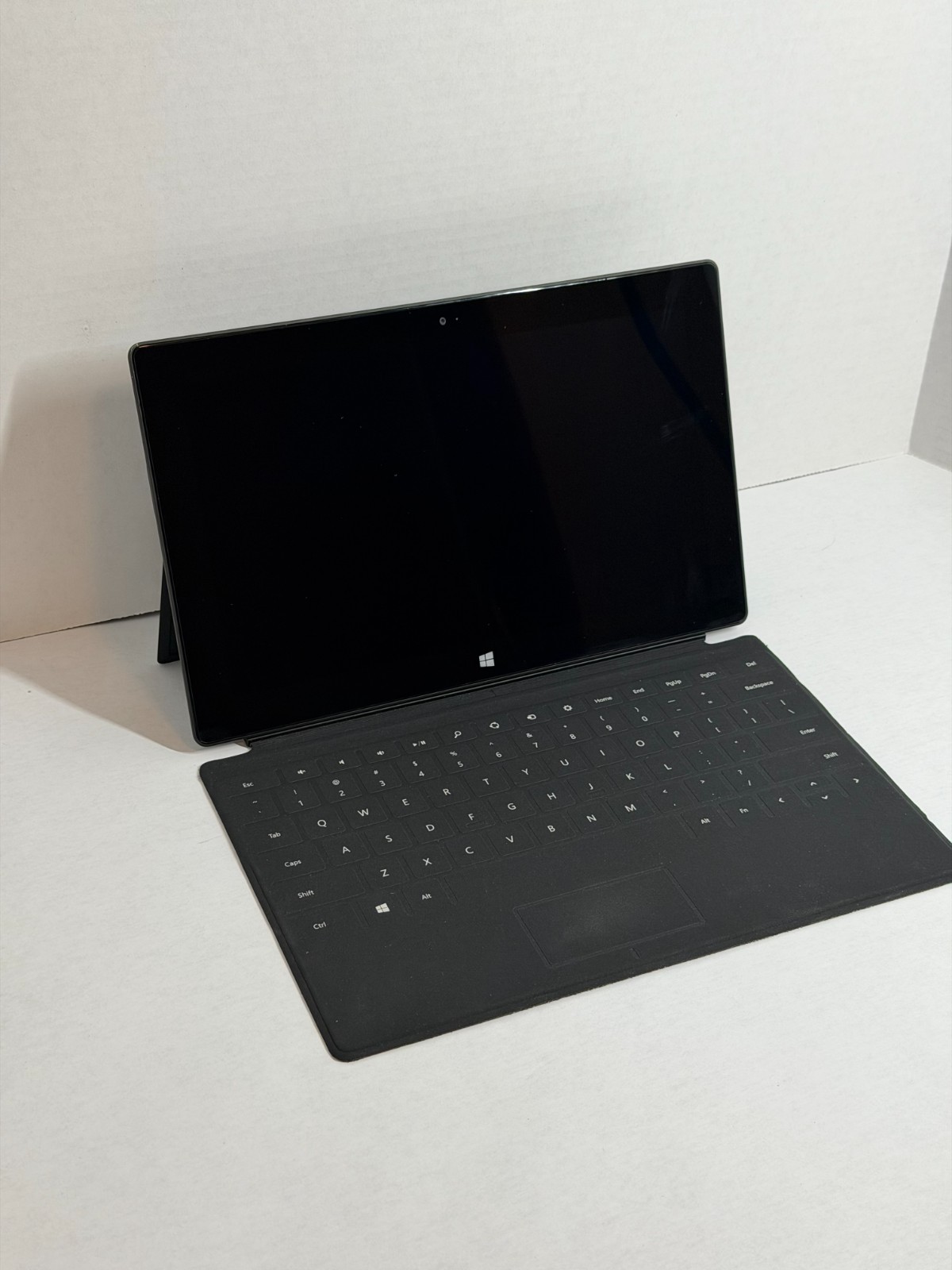 Microsoft Surface 1516 Nvidia TEGRA 3 1.30GHz 2GB Ram 32GB Windows RT NO CHARGER