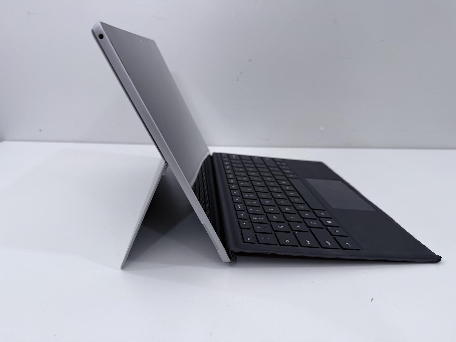 Microsoft Surface Pro 5 m3-7Y30 CPU @ 1.00GHz 4 GB RAM 128 GB Win 10 Pro Good