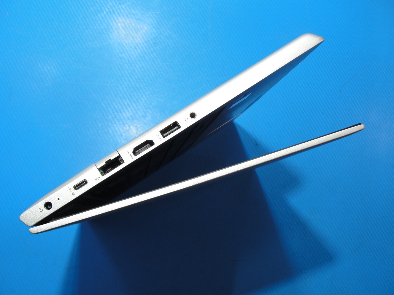 HP ProBook 430 G7 13.3” FHD Intel Core i7-10510U 1.8GHz 16GB 1TB HDD +Charger