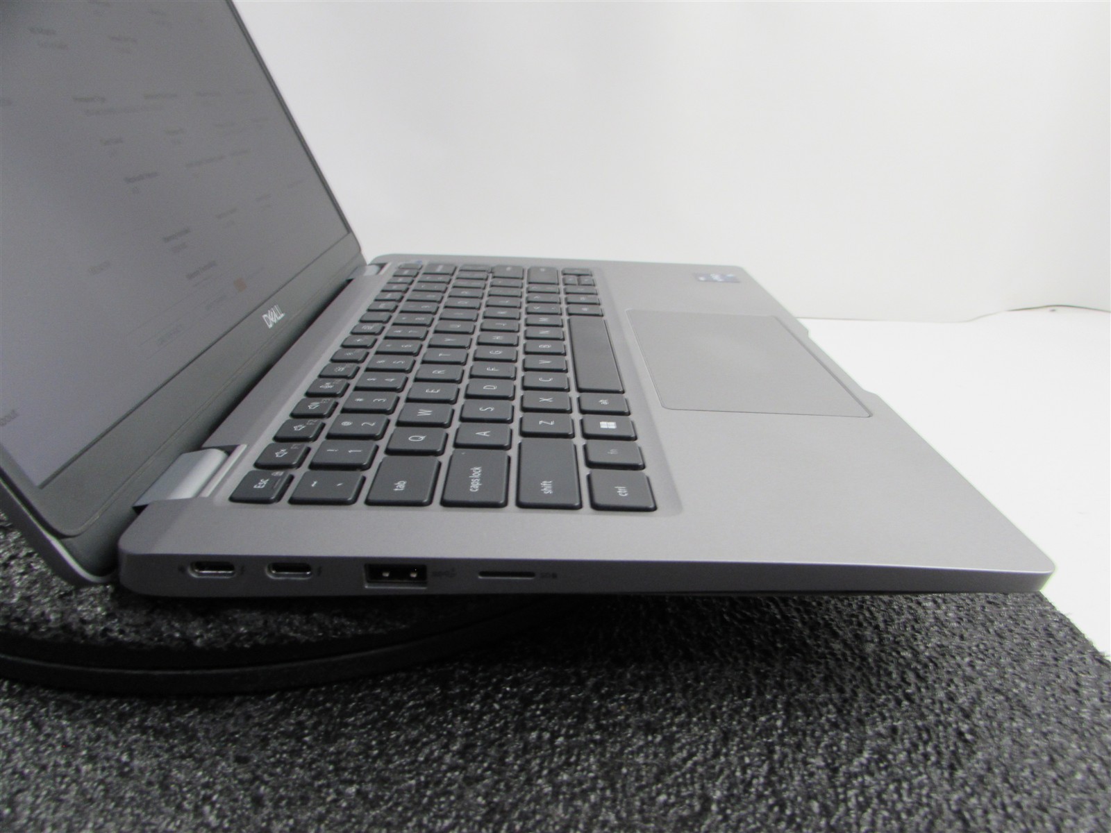 DELL LATITUDE 5330 FHD TOUCHSCREEN I5-1245U 10 CORE NO SSD 16GB RAM NO O.S