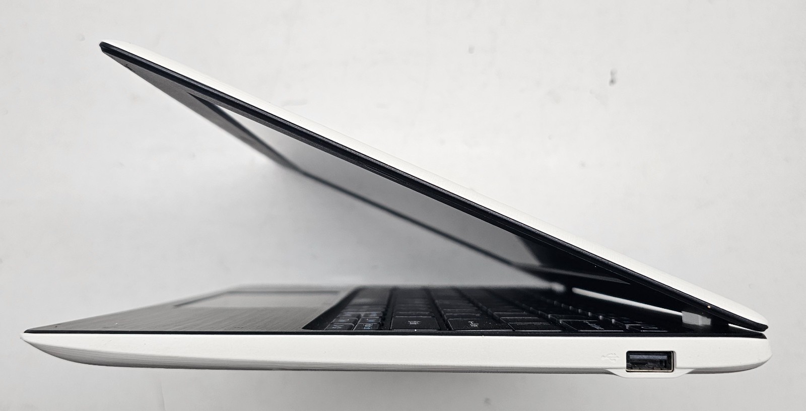 Acer Aspire One AO1-132-C3T3 Laptop Intel Celeron N3060 2GB Ram 32GB NO OS (FL)