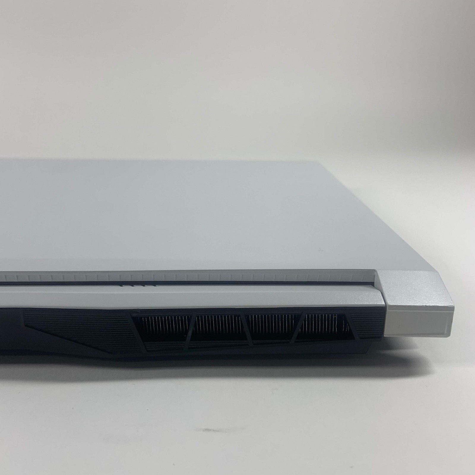 MSI Sword 17 17.3″ i7-11800H 2.3GHz 16GB RAM 500GB SSD GeForce RTX 3050 Ti