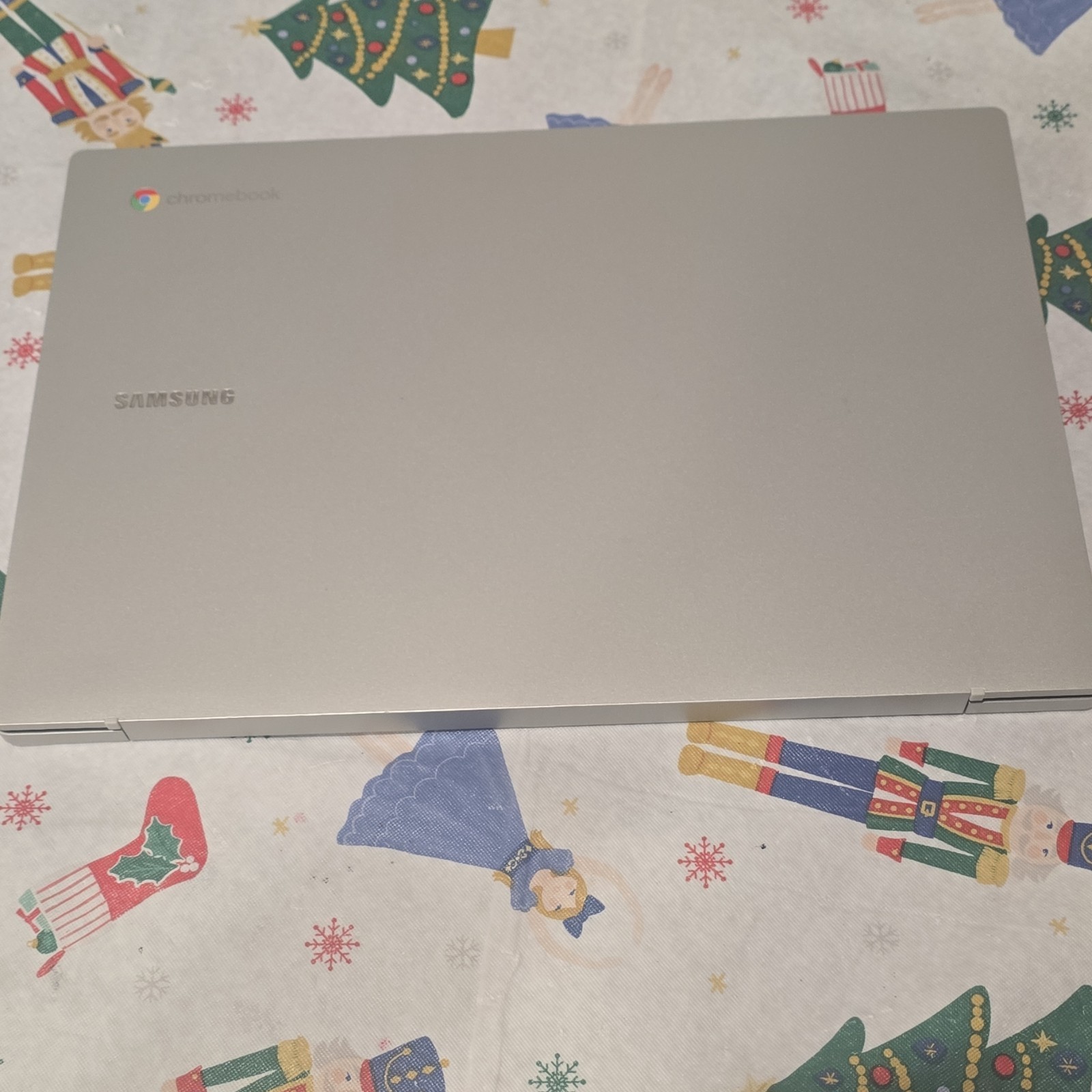 Samsung Chromebook Intel Celeron Chrome OS Silver Built-in Webcam Wi-Fi