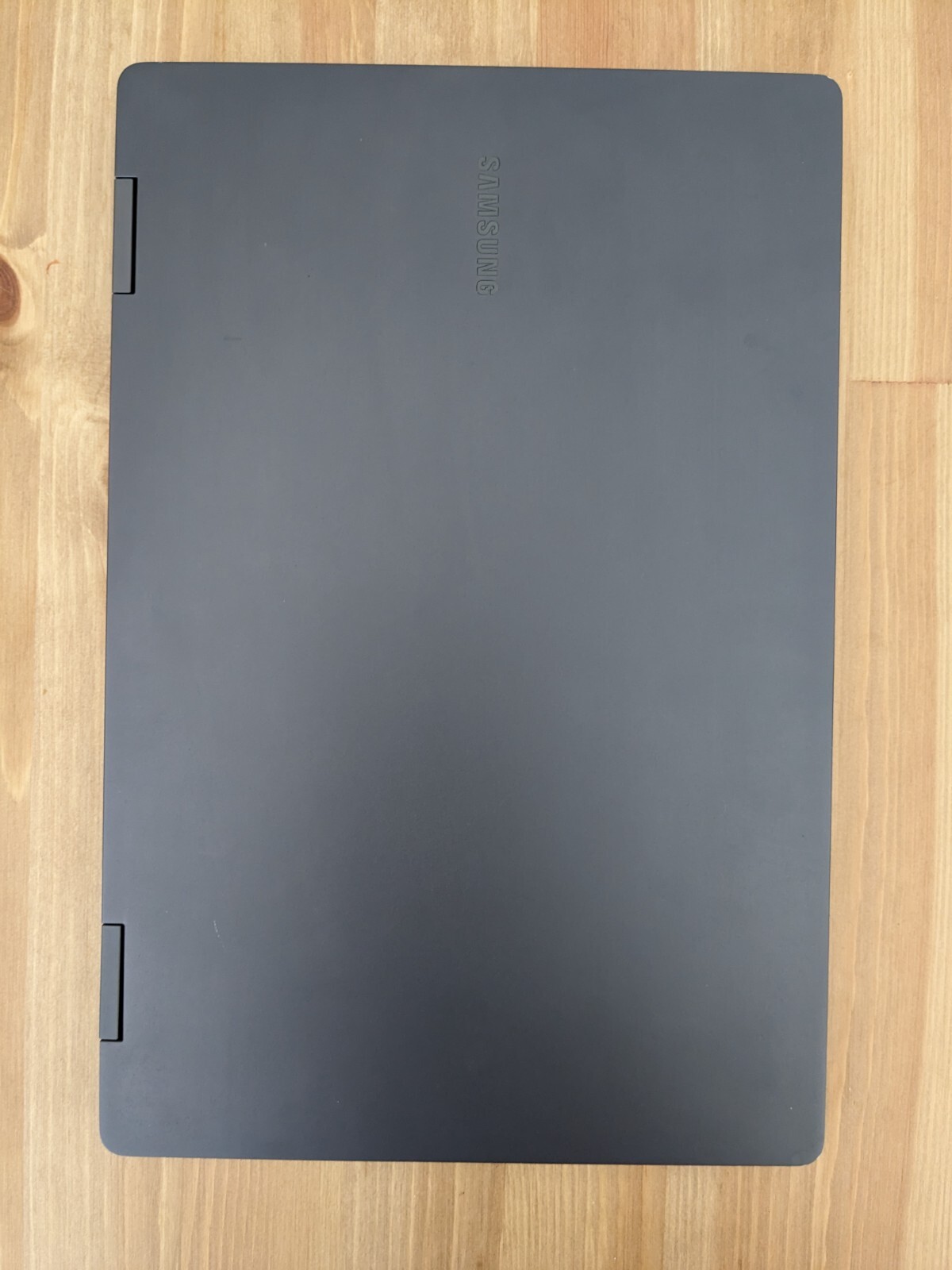 Samsung Galaxy Book2 360 13.3″ Intel 12th Gen Core i5 256GB Graphite – excellent