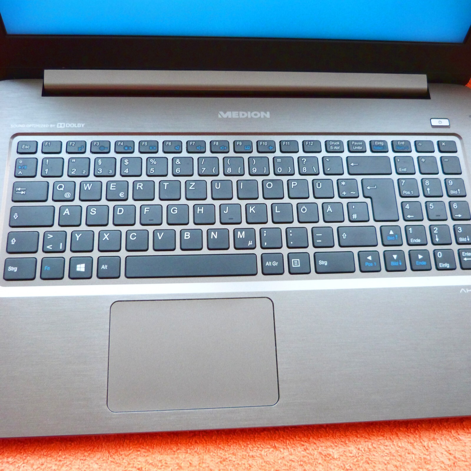 Medion S6417 METAL l 15″ FULLHD Ultrabook DOLBY l 1TB Windows 10 l 8GB RAM