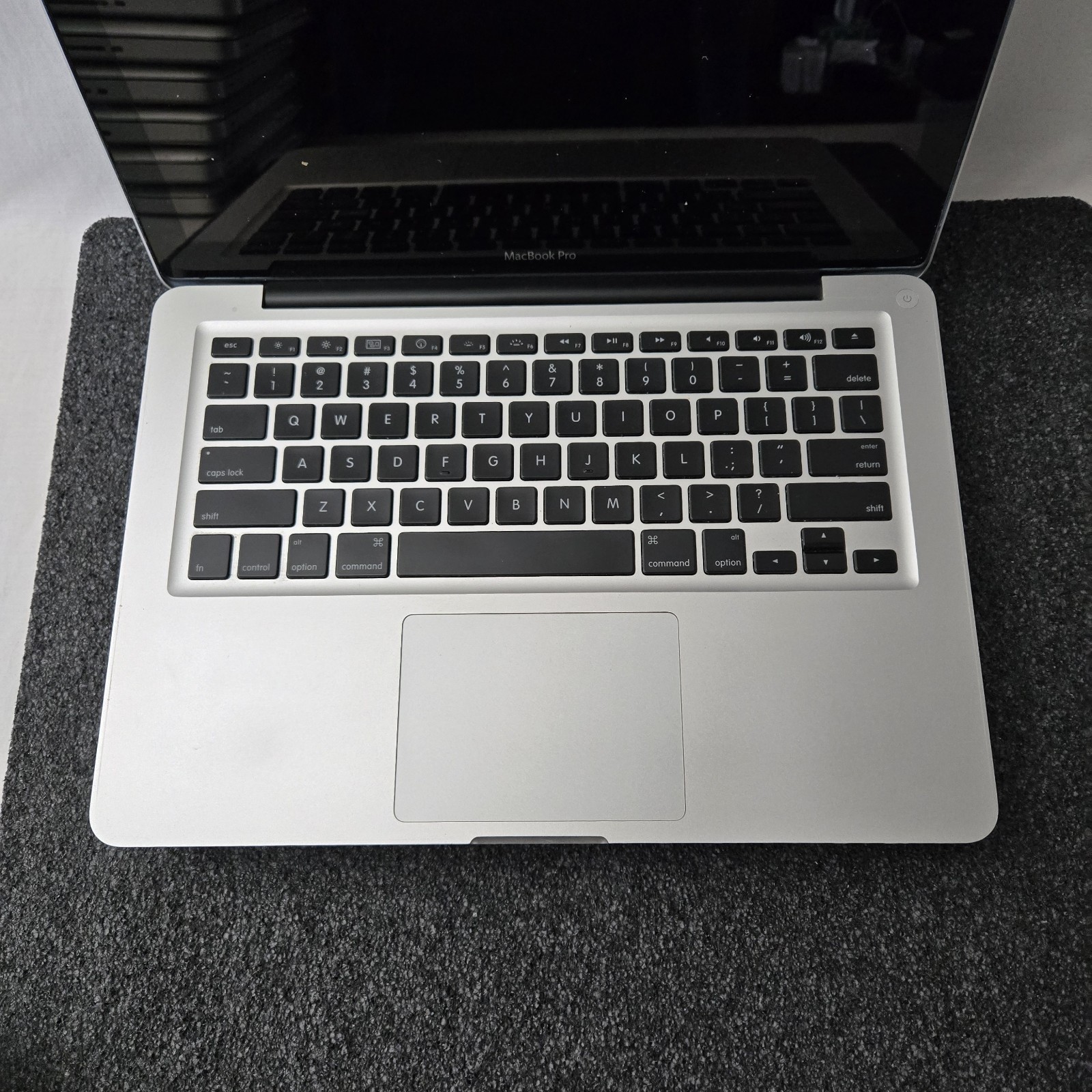 Lot of (9) Apple MacBook Pro A1278 Core 2 Duo 2.26GHz – Mixed Ram & HDD – PARTS