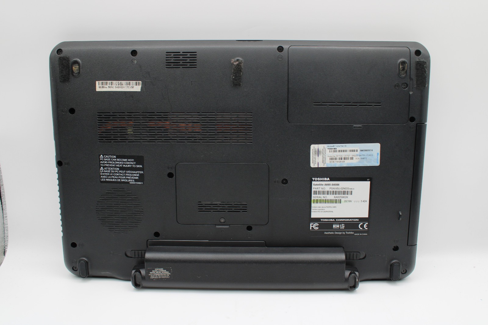 Toshiba Satellite A665-S6086 _ i3-M370 @ 2.4 _ 4GB RAM _ 256GB SSD _ No OS