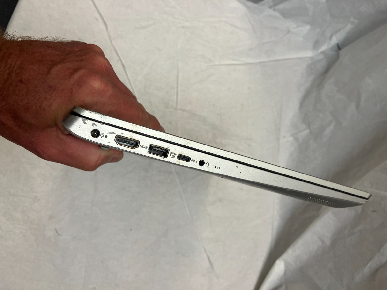 Lenovo IdeaPad 330S-15ARR Laptop Ryzen 5 2500U, 4GB RAM, No Drive FOR PARTS