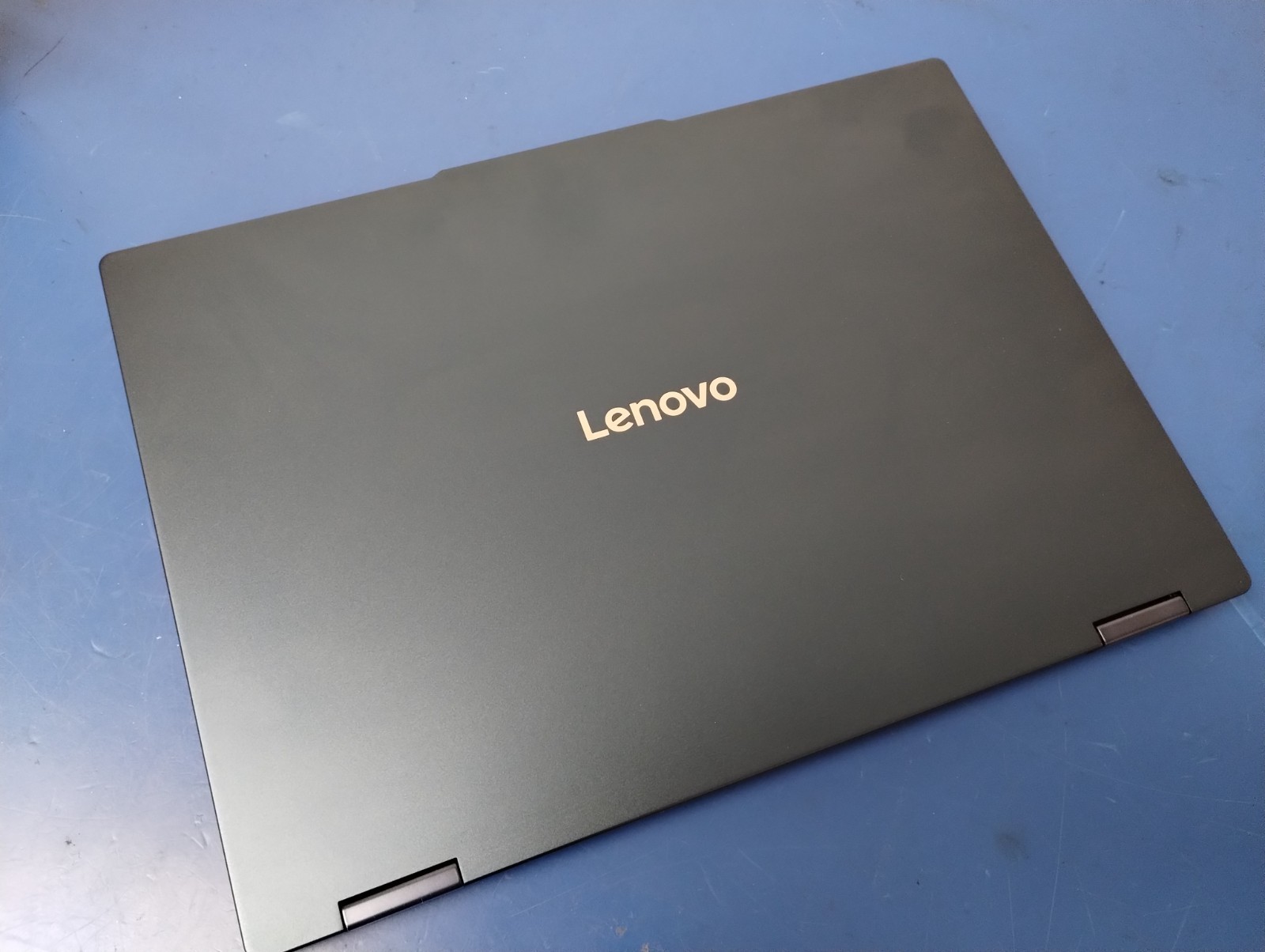Lenovo IdeaPad 5 2-in-1 16AKP10, Intel Core Ultra 7 255U, 32 GB RAM, 1 TB NVMe