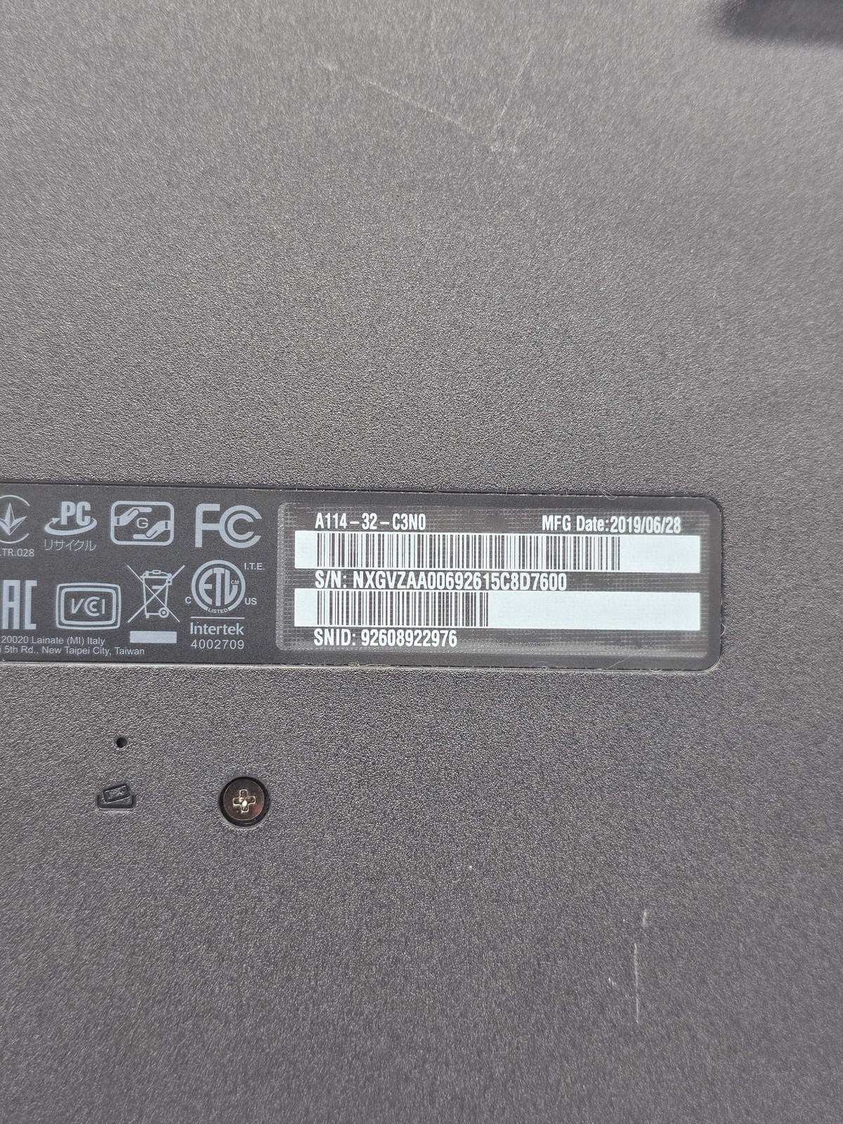 Acer Aspire 1 14″ Celeron N4000 4GB 64GB SSD Laptop Parts Only (Bad Battery)