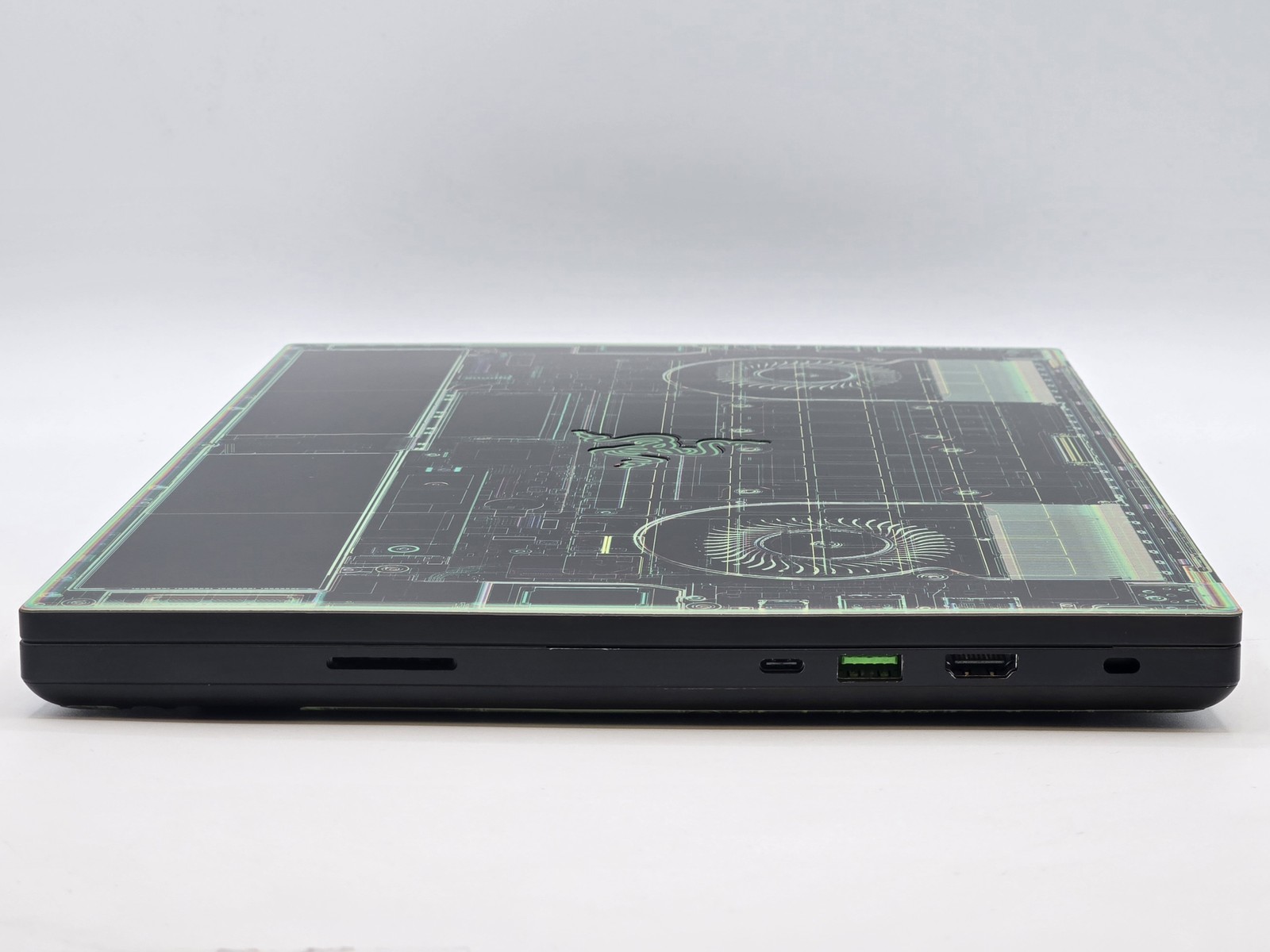 RAZER Blade 16” RZ09-0510x 16″ WQXGA I9-14900HX 1TB SSD 32GB W11 RTX 4080 240Hz