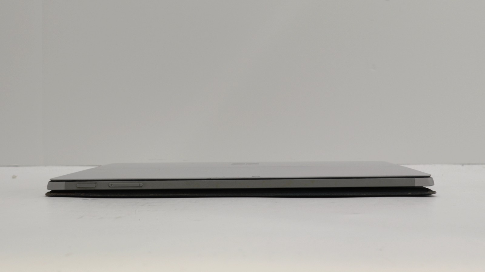 Microsoft Surface Pro 12″ i7-7660u 8GB 256GB – Fair READ DESC