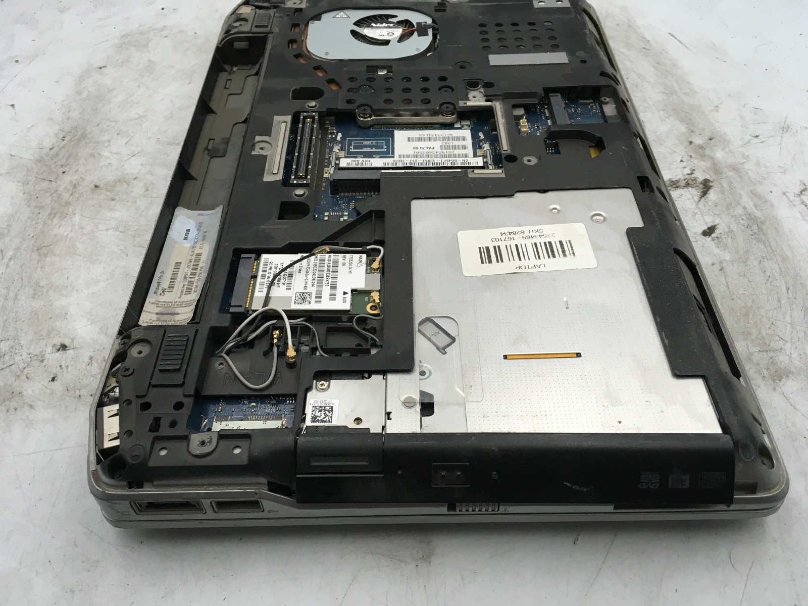 DELL LATITUDE E6320 – FOR PARTS / NO POWER – INTEL I5 – NO RAM -READ DESC – BB