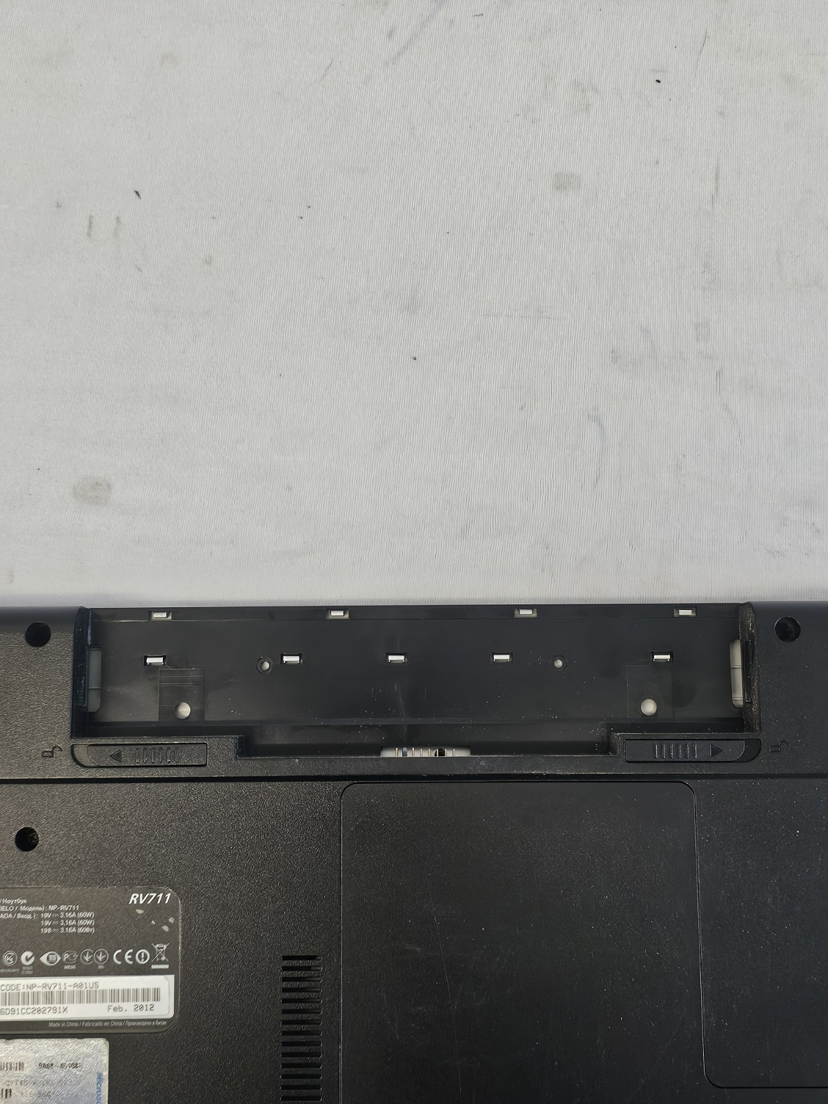 Samsung RV711 Laptop – i3-M380 – 4GB RAM – 500GB HDD – NO BATT Parts/Repair READ