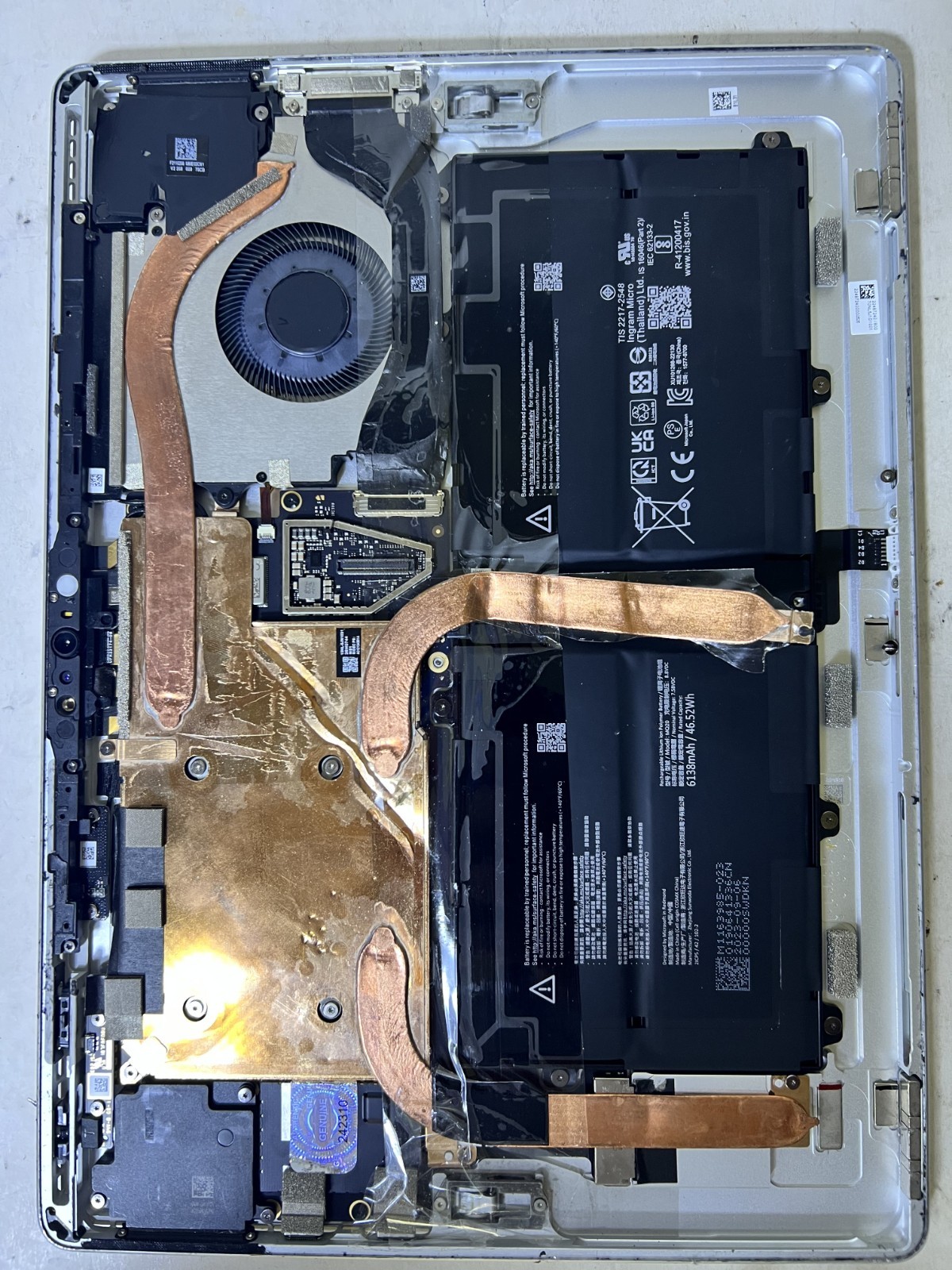 Microsoft Surface Pro 9 13″ i5-1235U 8GB RAM 2038 As-Is No Screen – No SSD READ!