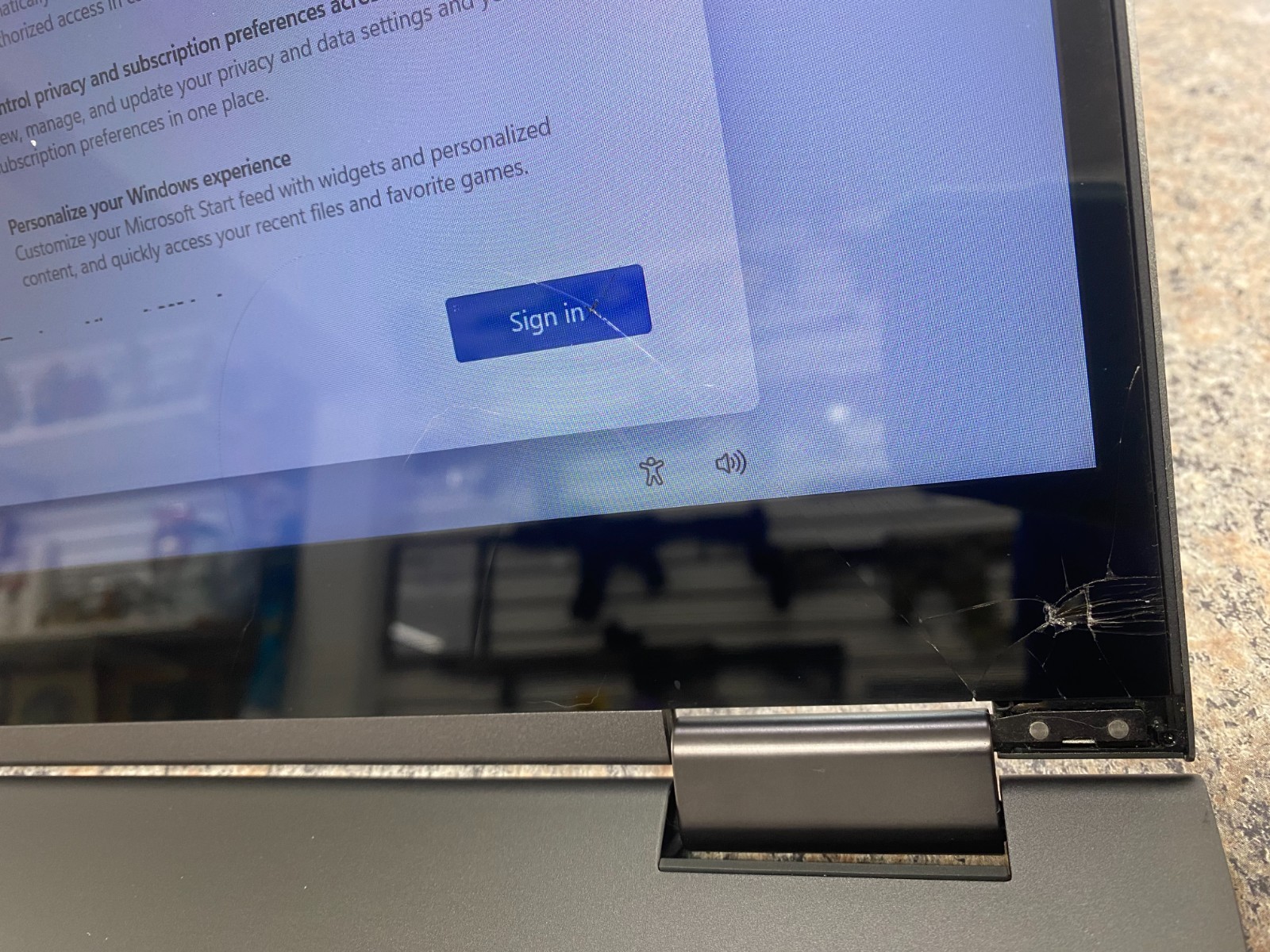Broken Lenovo Yoga 730-15IKB 15.6″ i5-8250U 1.6GHz 8GB RAM 256GB SSD Cracked Scr