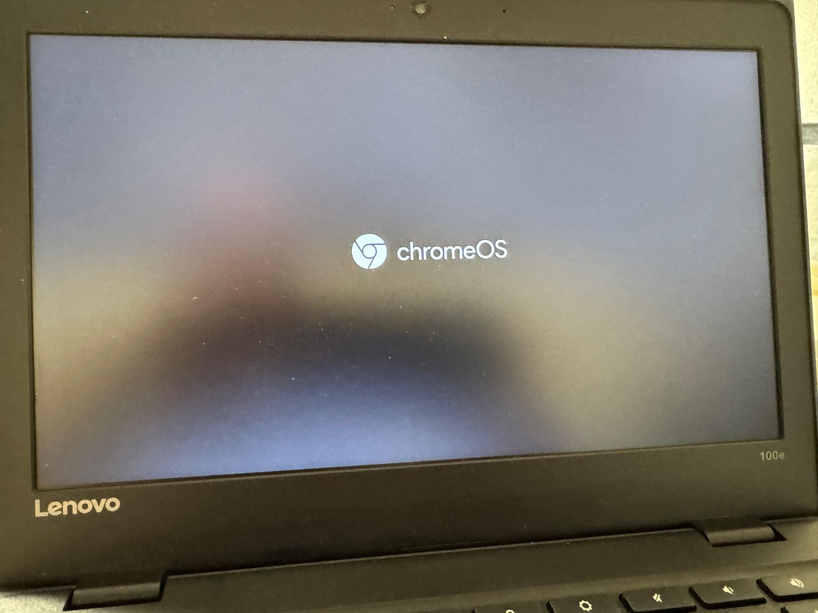 Lenovo 100e Chromebook 2nd Gen (81ER0002US) 4GB/32GB + Mouse + Earbuds Bundle B