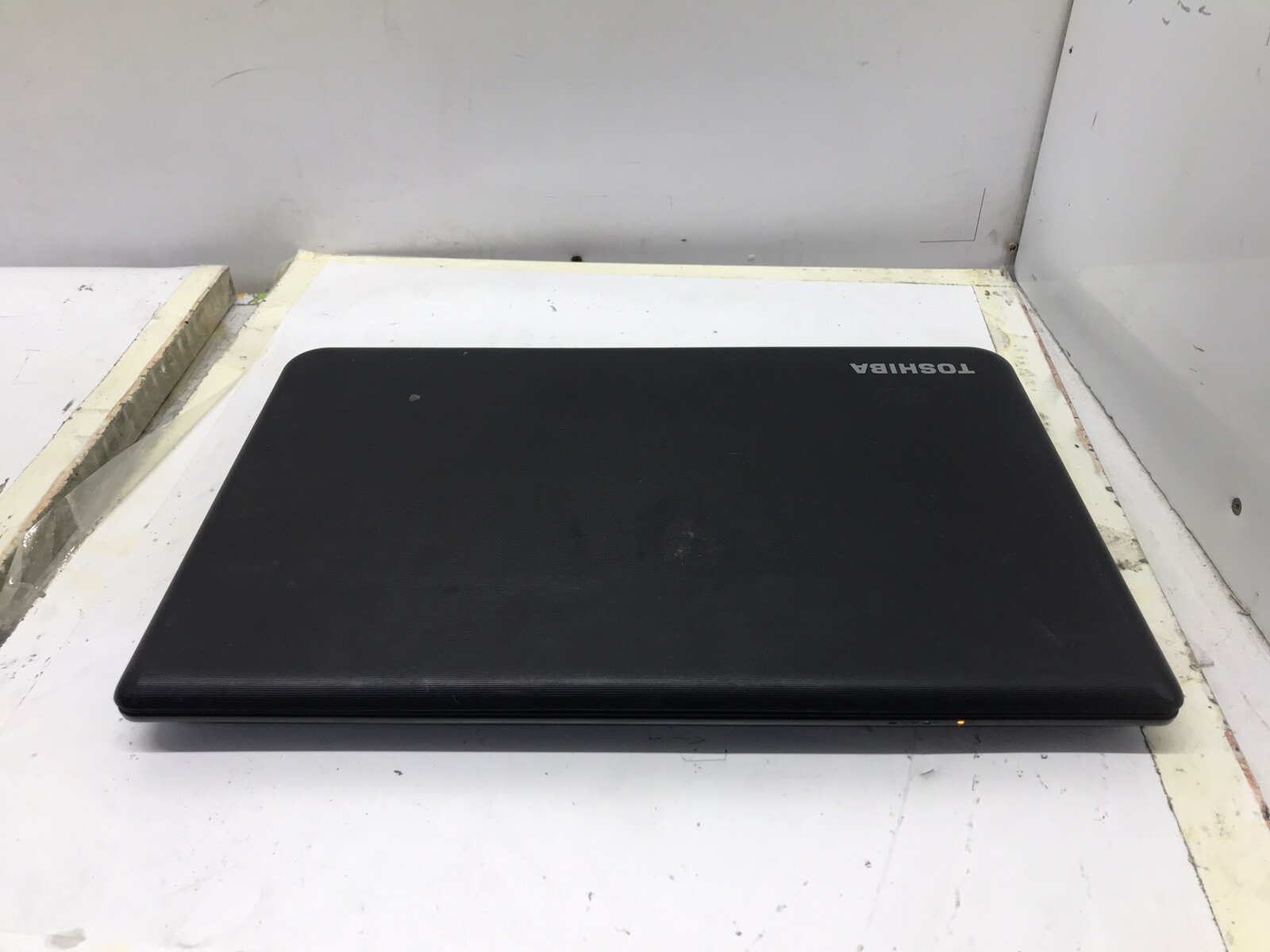 TOSHIBA Satellite C55D-A5163 AMD E1-2100 APU with Radeon HD Graphics @ 1.00GHz