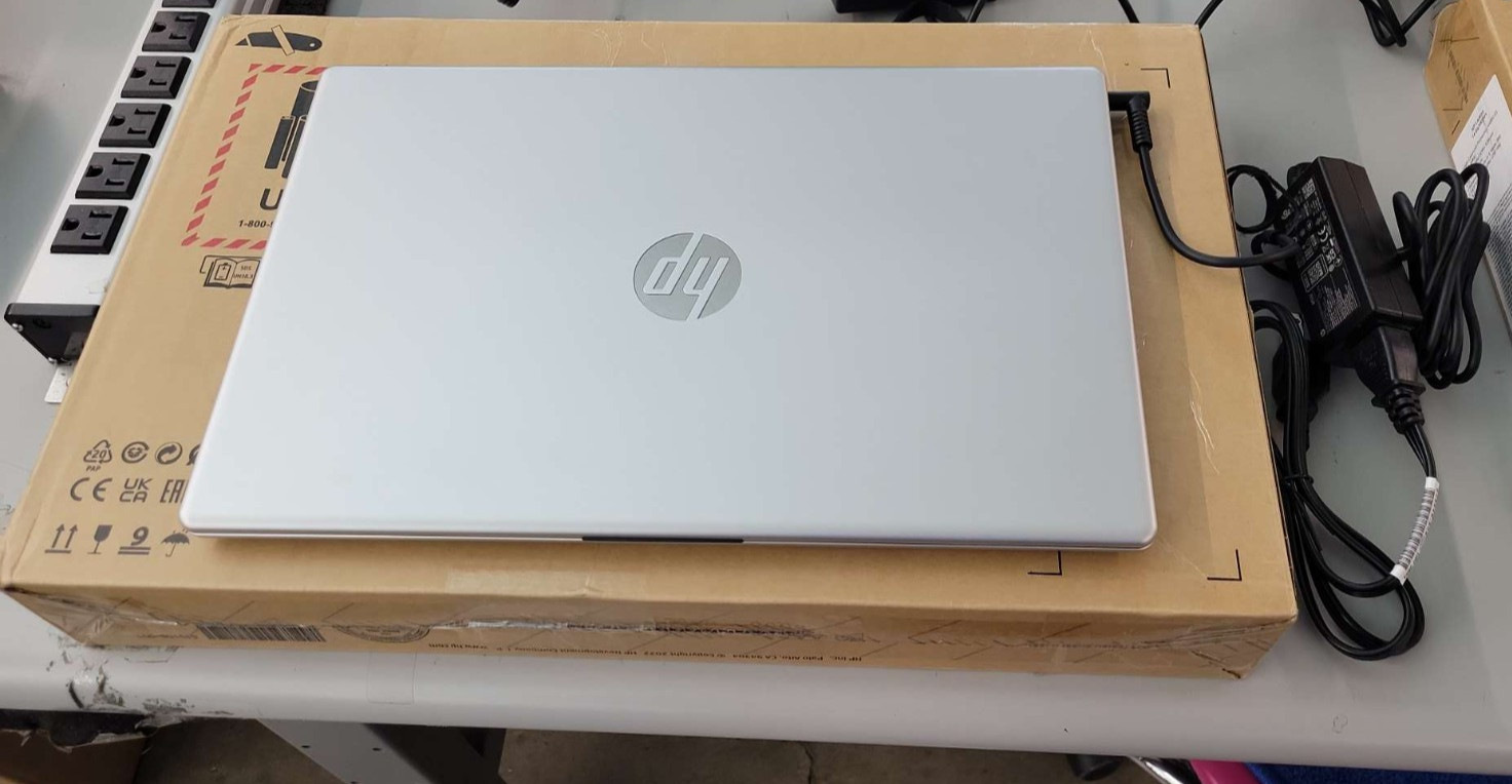 HP 15.6″ FHD Flagship Business Laptop AMD Ryzen 5 7520U 16GB DDR5 RAM 256GB SSD