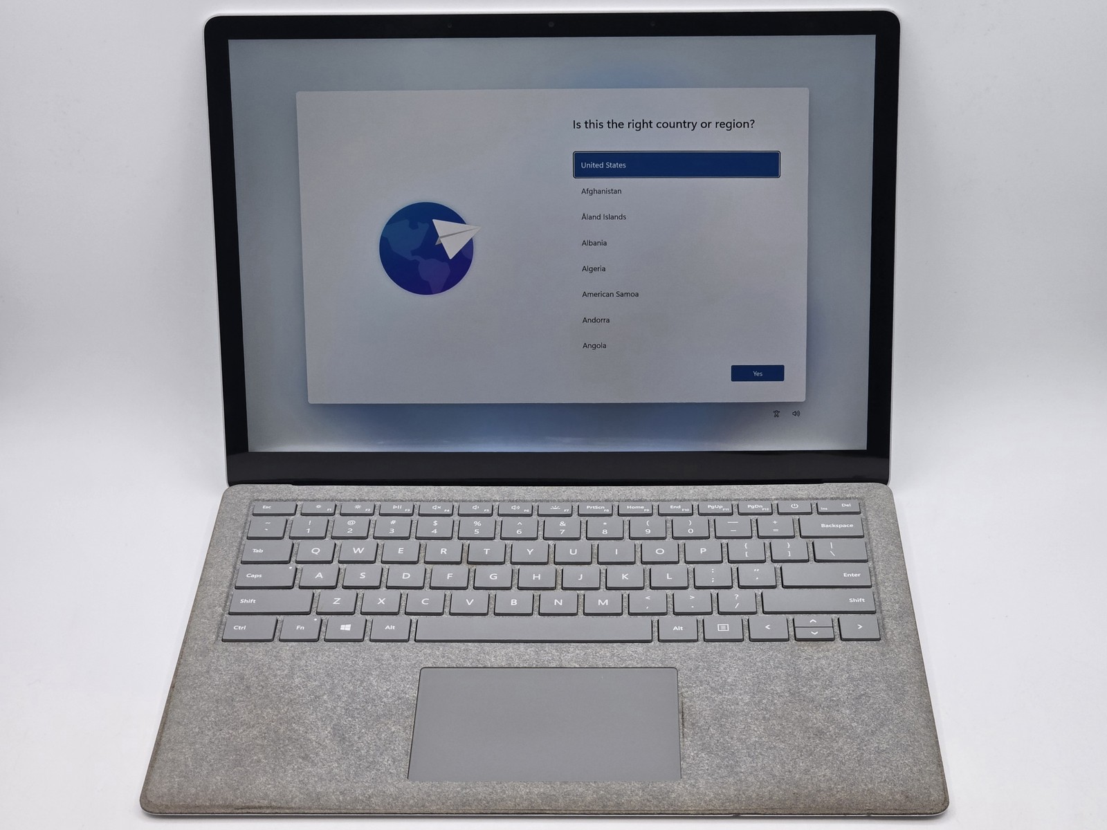 Microsoft Surface Laptop 13″ 2256 x 1504 I7-8650U 512GB SSD 16GB W11P *READ*
