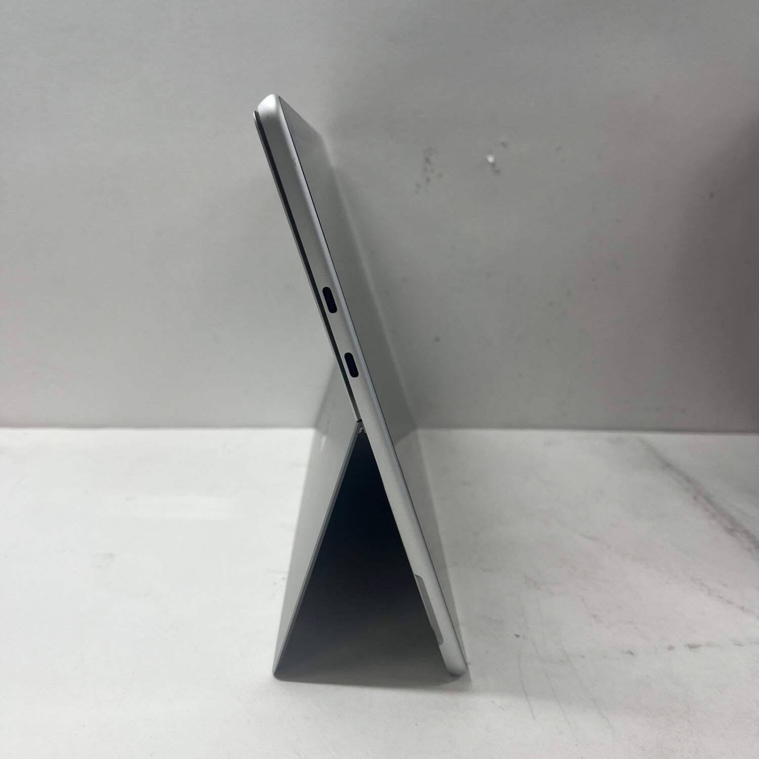 Microsoft Surface Pro 11 2076 13″ Snapdragon X 4.0GHz 32GB RAM 1TB SSD