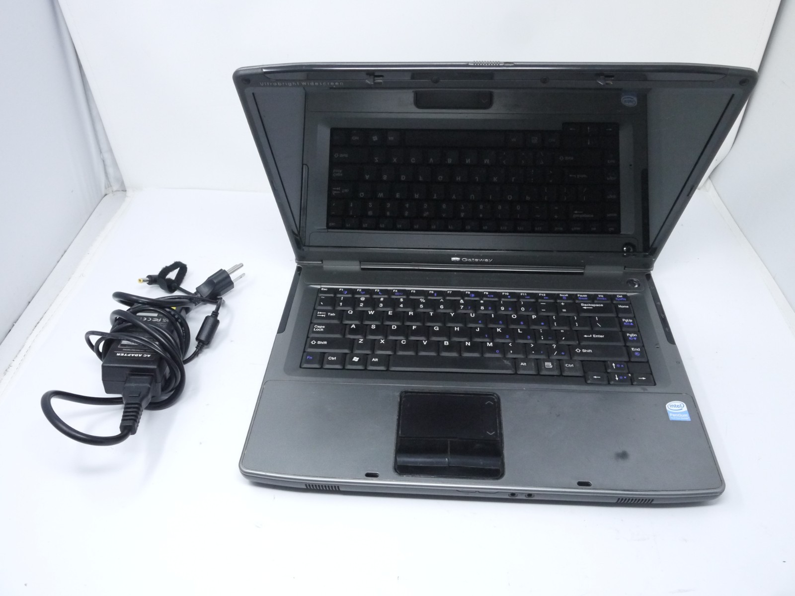 Gateway MA8 14.4″ Laptop – Pentium T2370 / 3GB / 160GB HDD / Win10 – Read Desc
