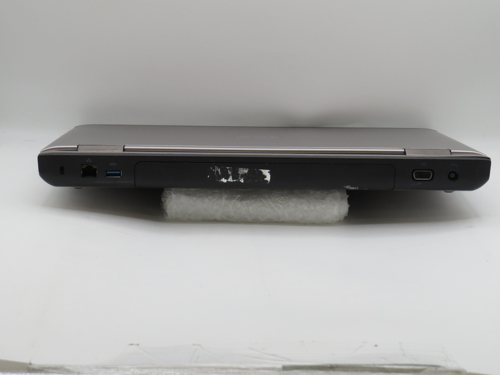 Dell Vostro 3555 | AMD A8-3500M @ 1.5GHz | 4GB DDR3 | 15.6″ | No HD/OS